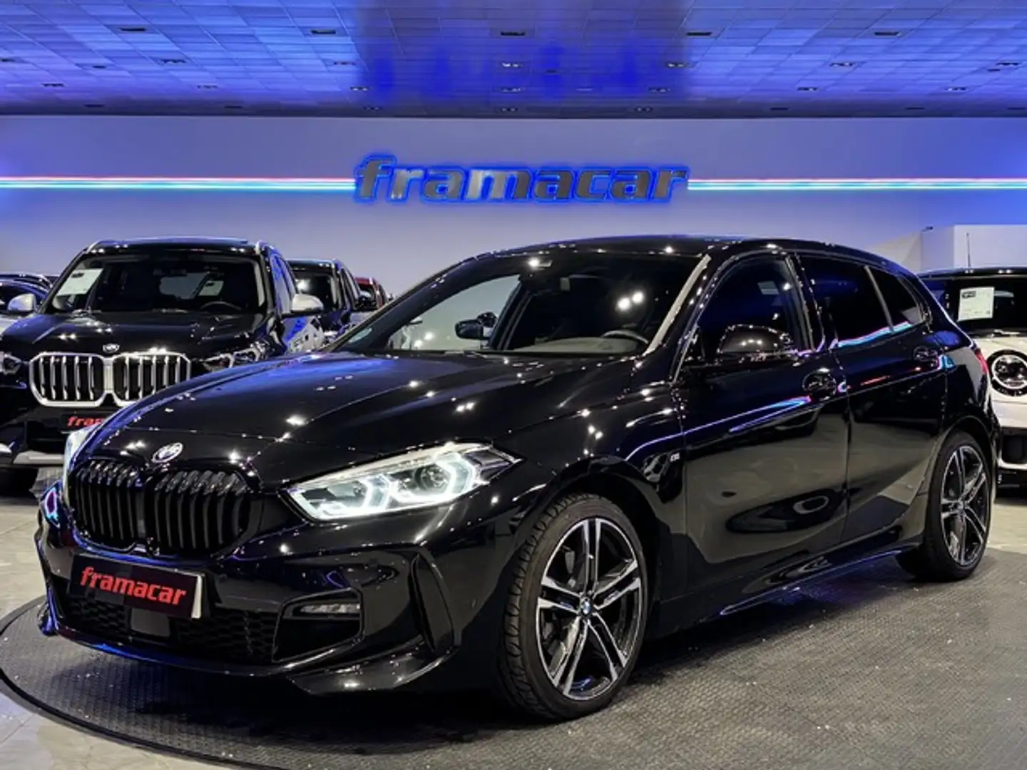 BMW 118 118dA Business Negro - 1