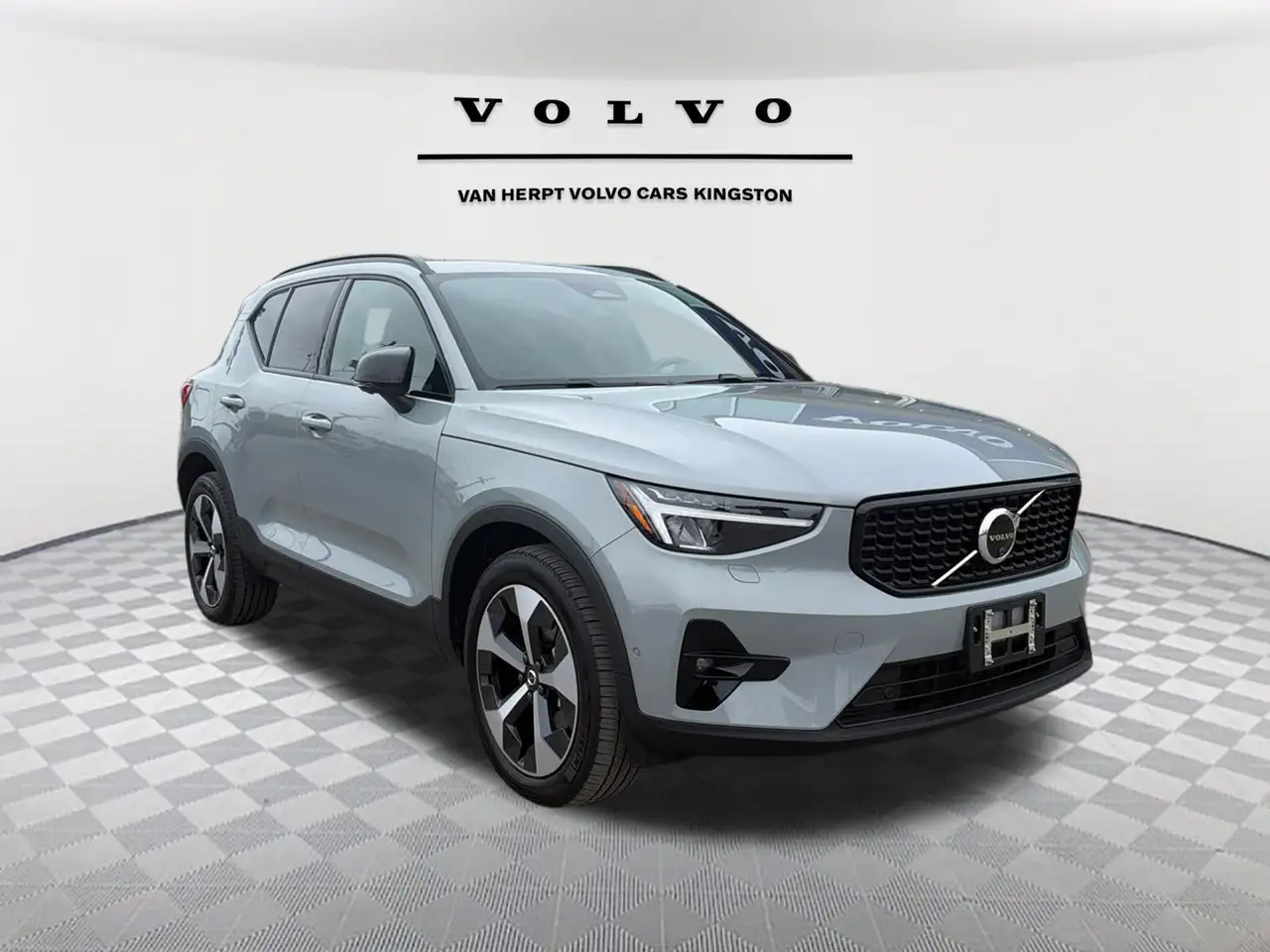 2025 Volvo XC40