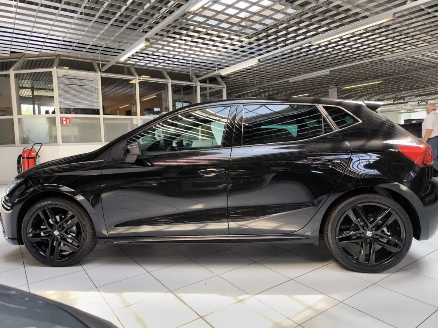 SEAT Ibiza FR Black Edition TSI DSG Klima Navi Schwarz - 2