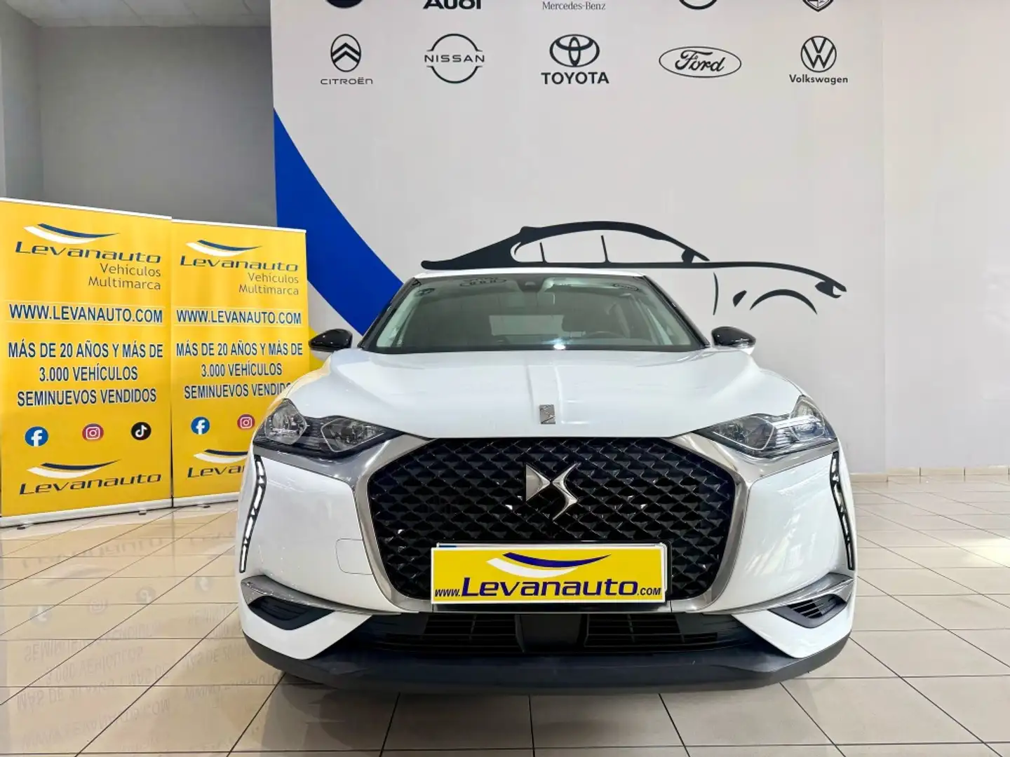 DS Automobiles DS 3 Crossback BlueHDi So Chic 100 Weiß - 2