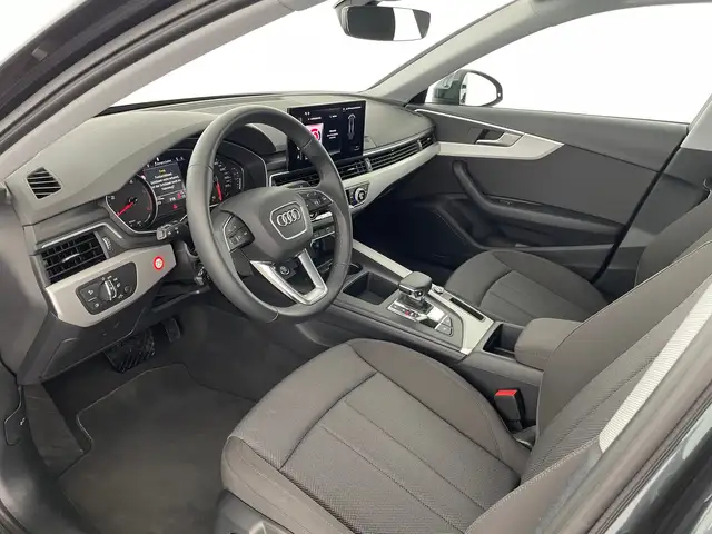 Audi A4 view 8