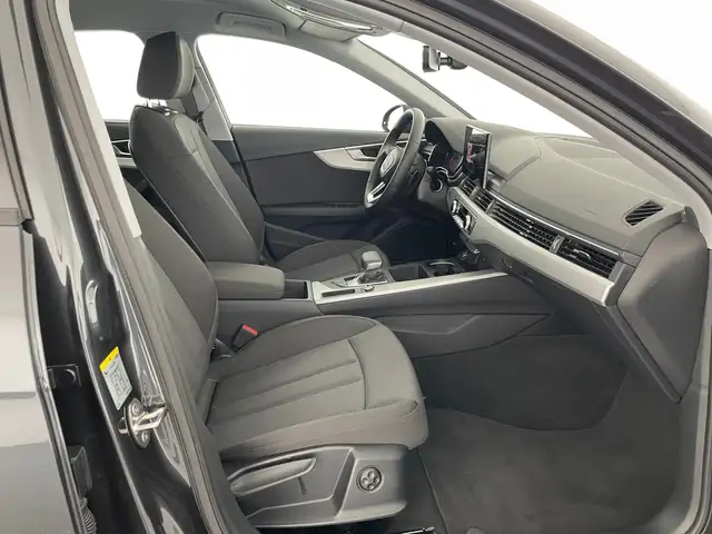 Audi A4 view 10
