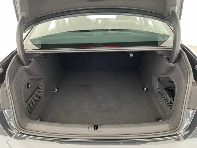 Audi A4 view 7