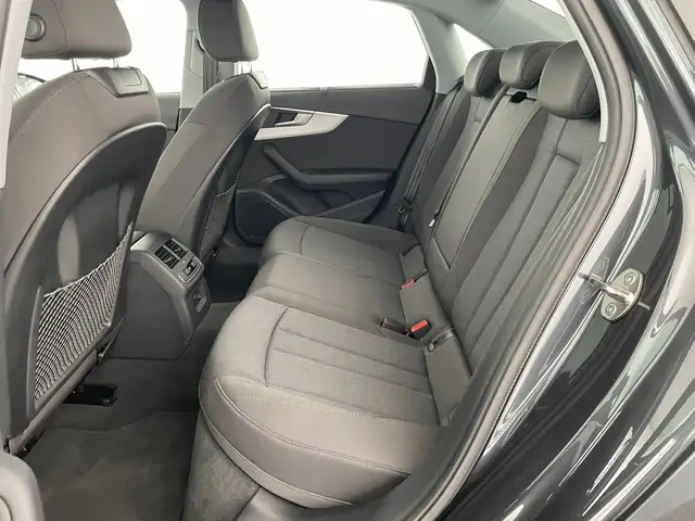 Audi A4 view 11