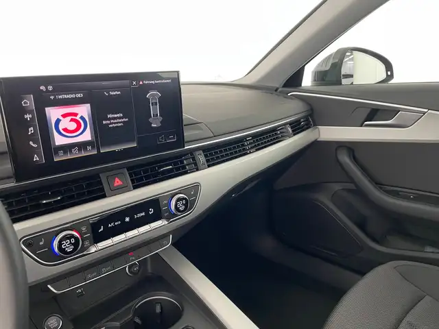 Audi A4 view 9