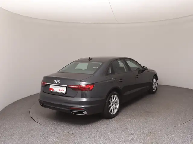 Audi A4 view 4