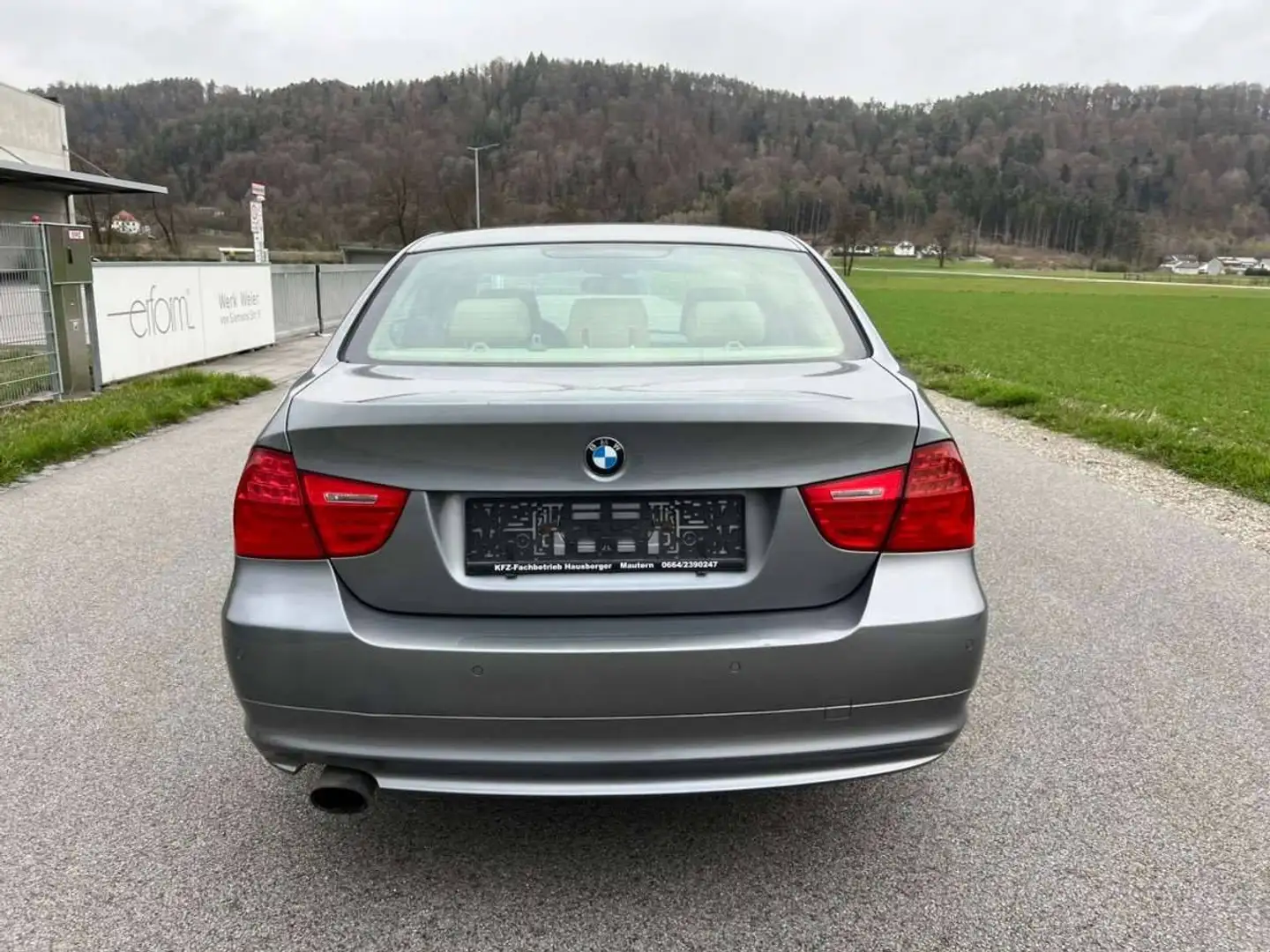 BMW 318 318d AdvantageAdvantage Grau - 2