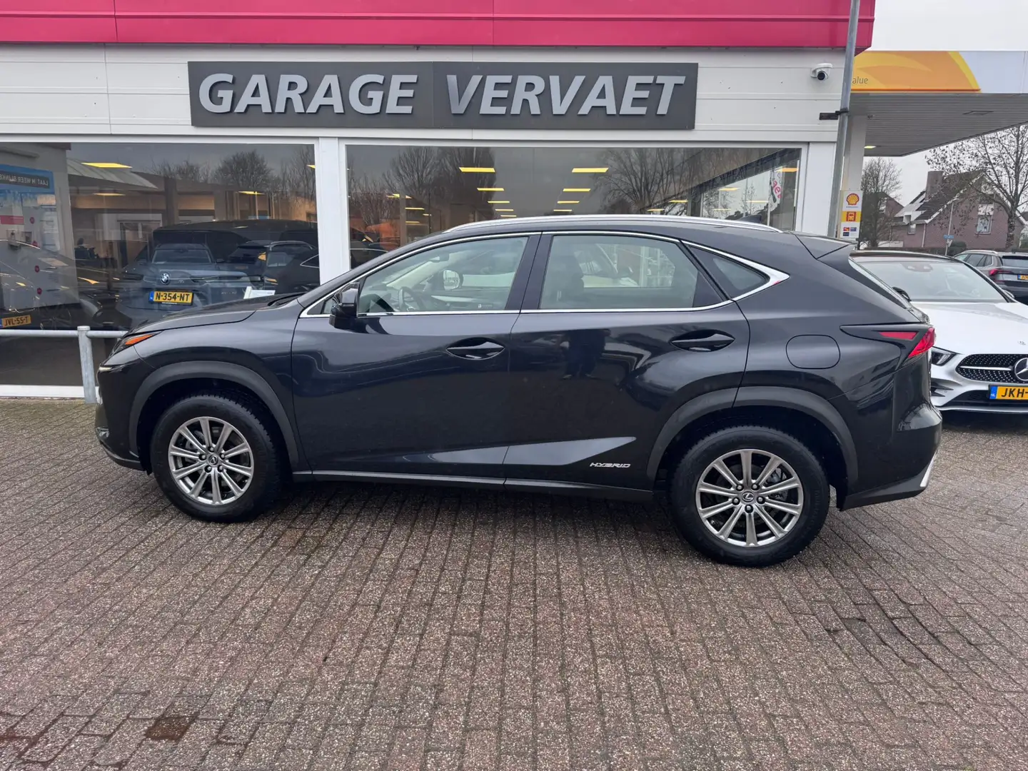 Lexus NX 300h AWD Business Line Noir - 1