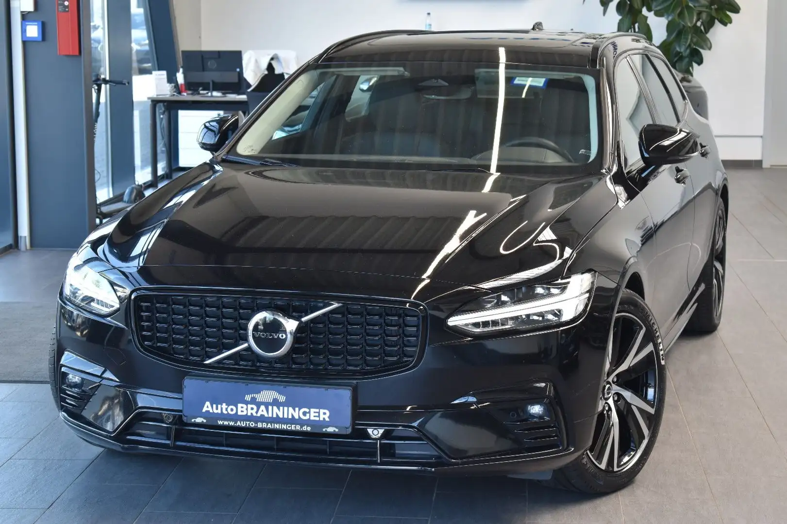 Volvo V90 B4 Geartronic Plus Dark LED~LiveC~Pano~Leder Чёрный - 1