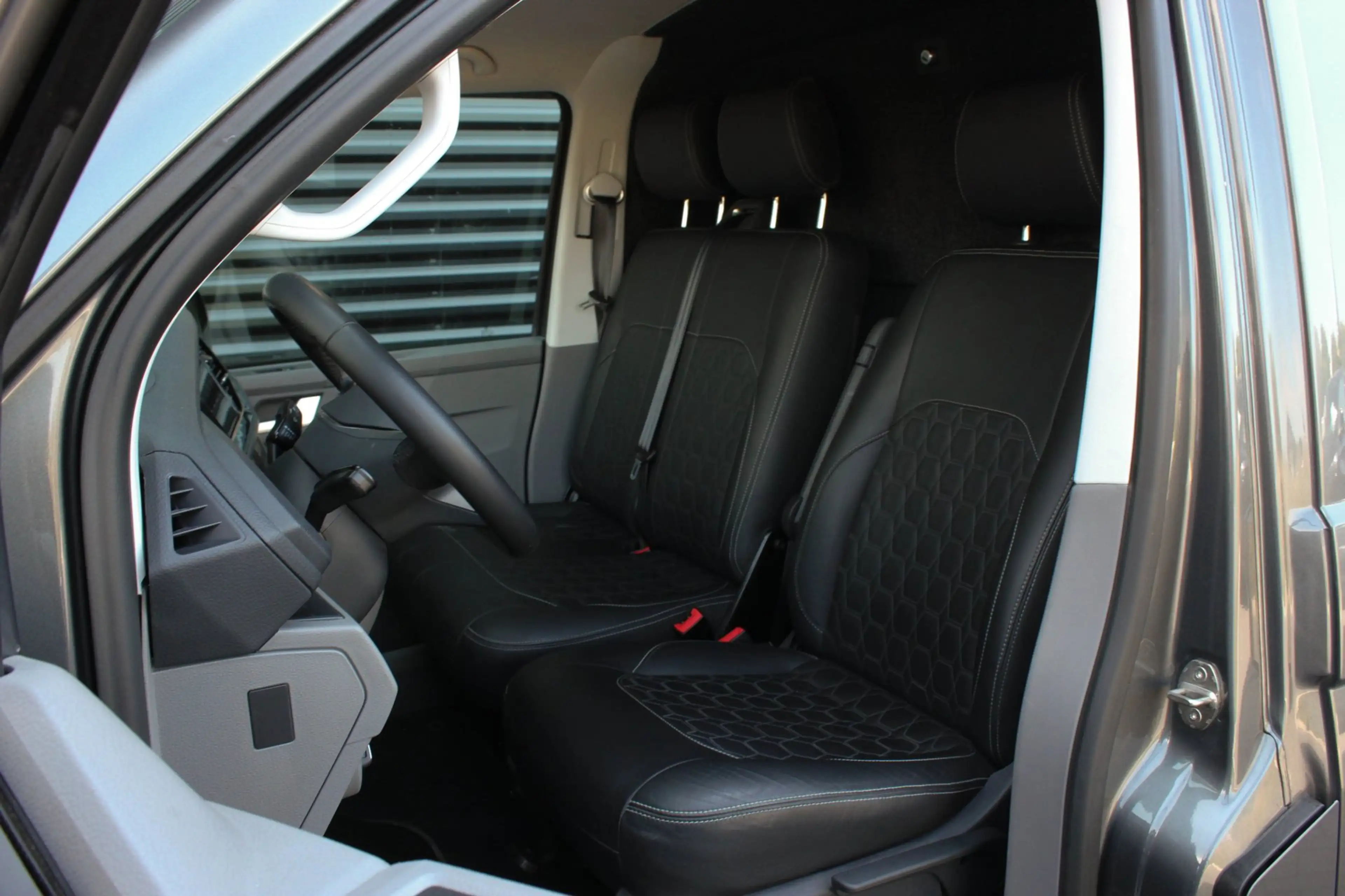 Volkswagen Transporter 2.0 TDI L2H1 150PK DSG JB- EDITION / VERLAGINGSVER — photo 13