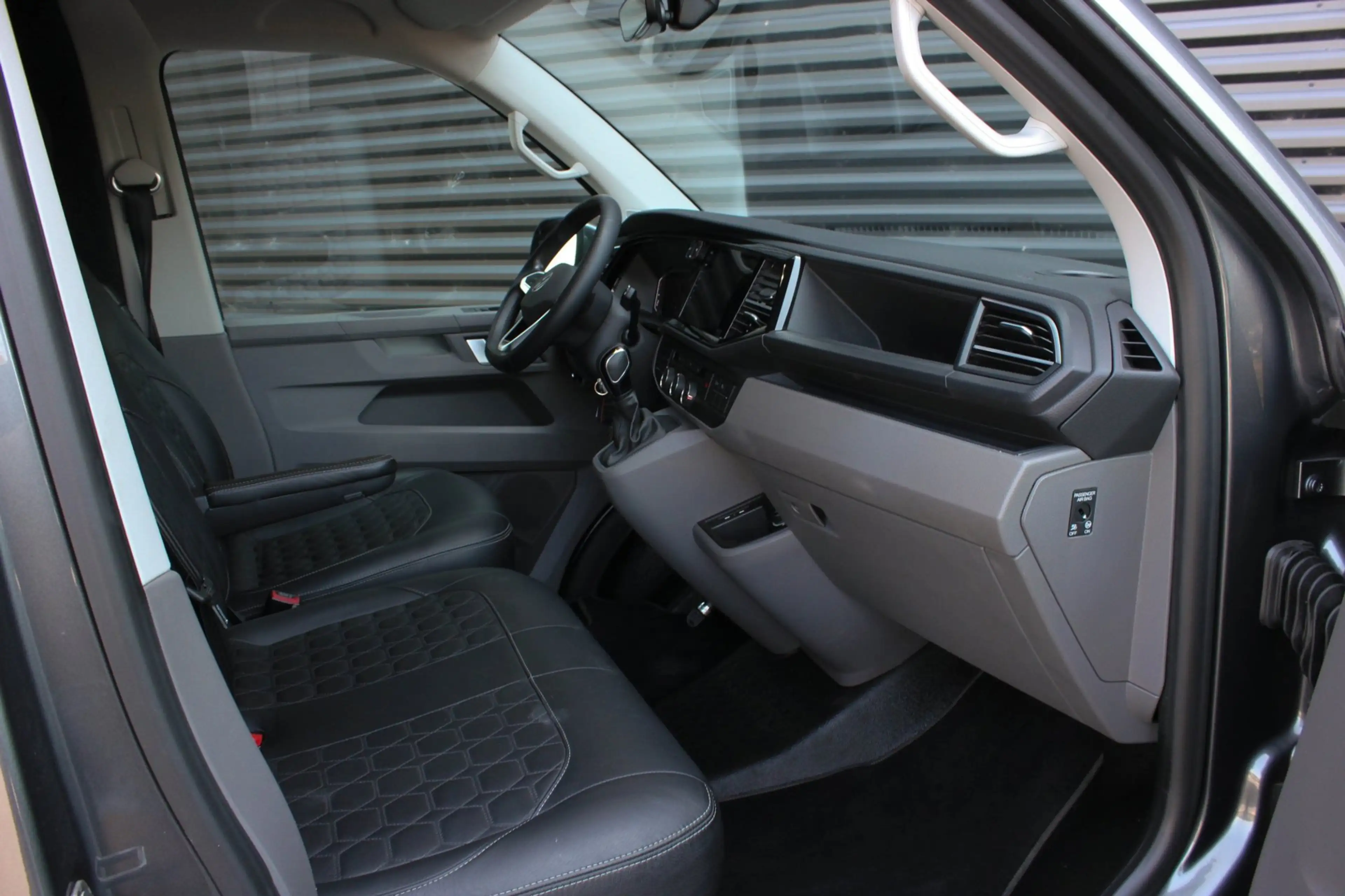 Volkswagen Transporter 2.0 TDI L2H1 150PK DSG JB- EDITION / VERLAGINGSVER — photo 32
