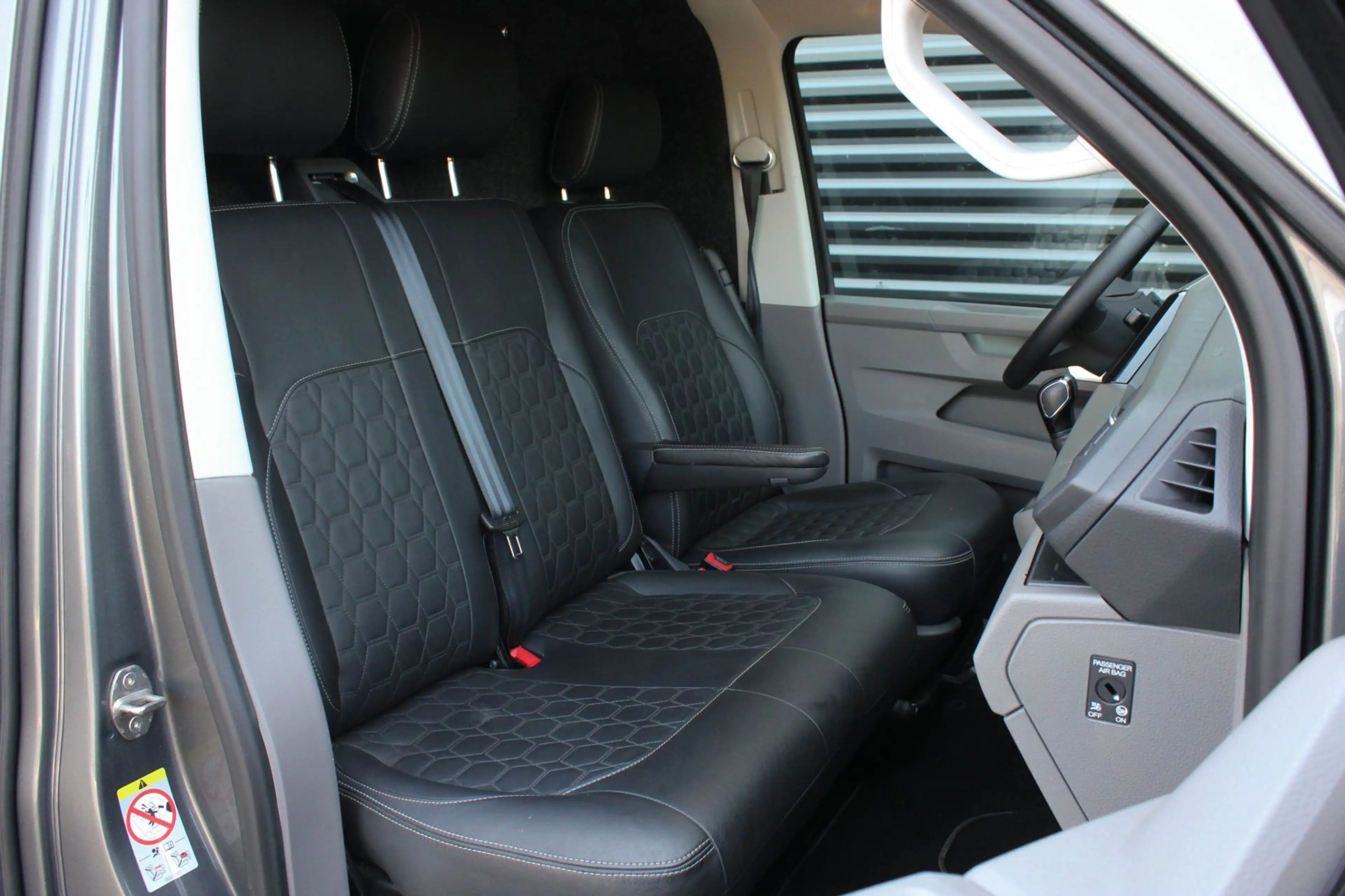 Volkswagen Transporter 2.0 TDI L2H1 150PK DSG JB- EDITION / VERLAGINGSVER — photo 34