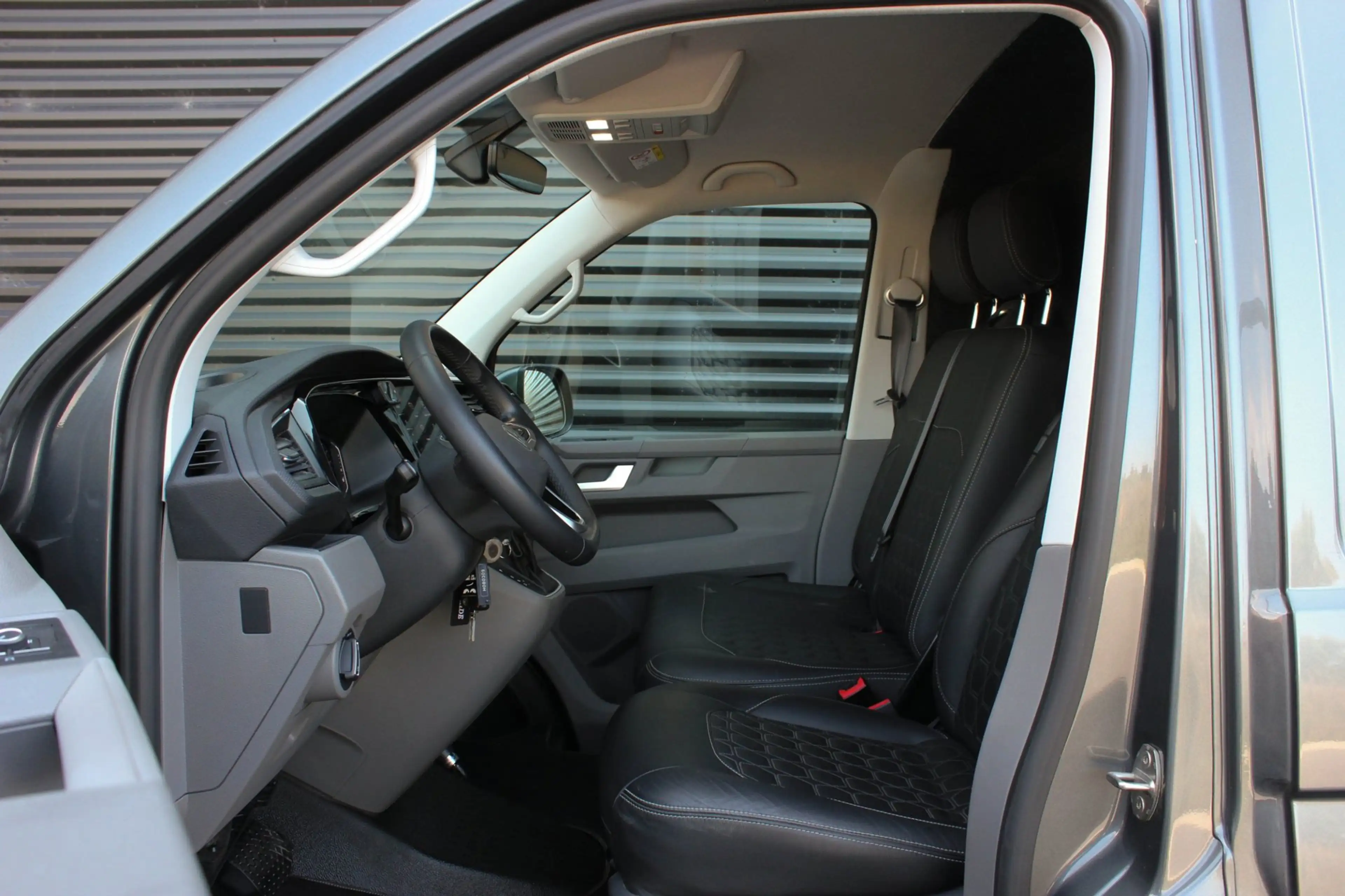 Volkswagen Transporter 2.0 TDI L2H1 150PK DSG JB- EDITION / VERLAGINGSVER — photo 12