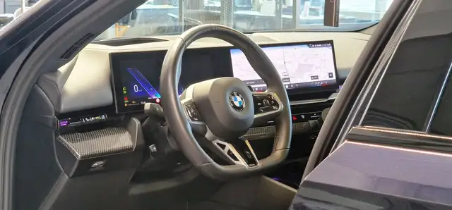BMW 5 Series view 13