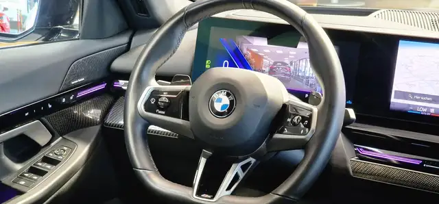 BMW 5 Series view 14