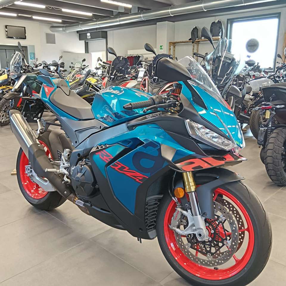 Aprilia RSV4 rsv4 1100