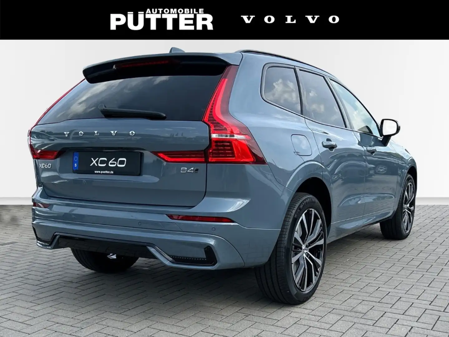 Volvo XC60 B4 Diesel AWD Plus Dark 20'' AHK ACC LED Rückfahrk Gri - 2