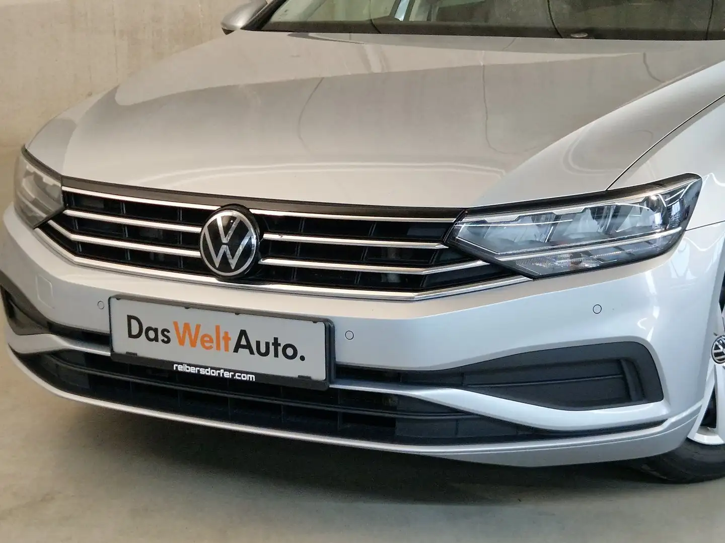 Volkswagen Passat Variant TDI SCR DSG Silber - 2