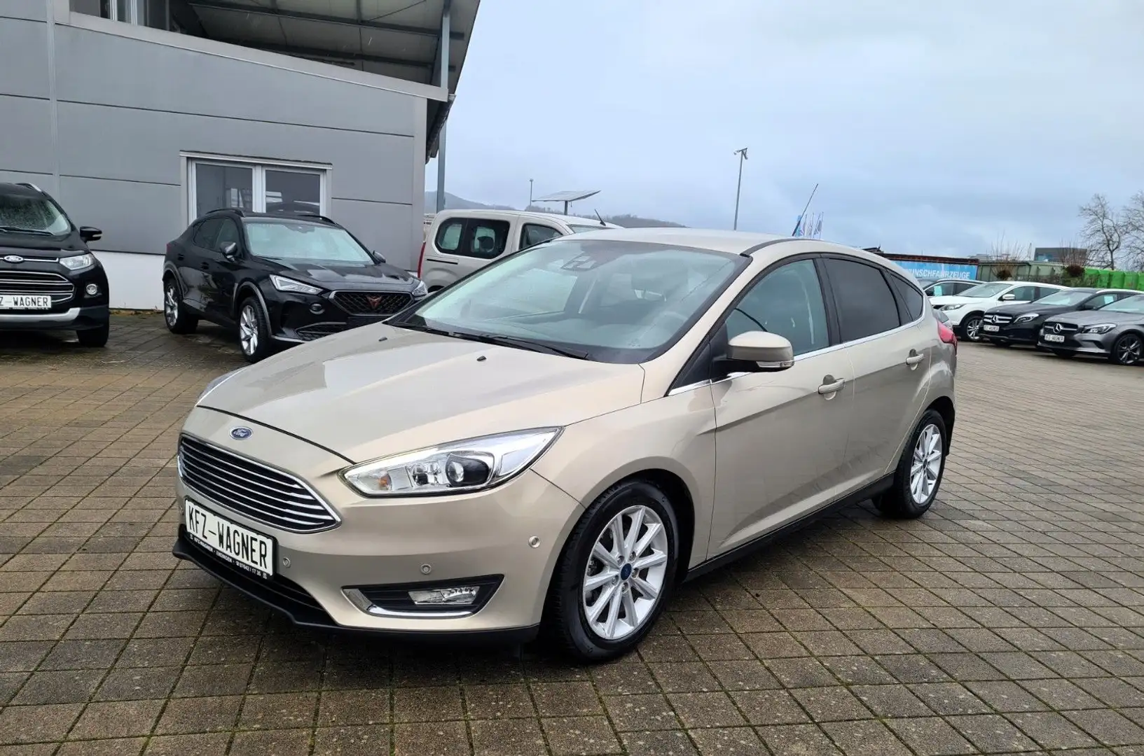 Ford Focus Automatik Titanium 1.HAND KAMERA Grijs - 1
