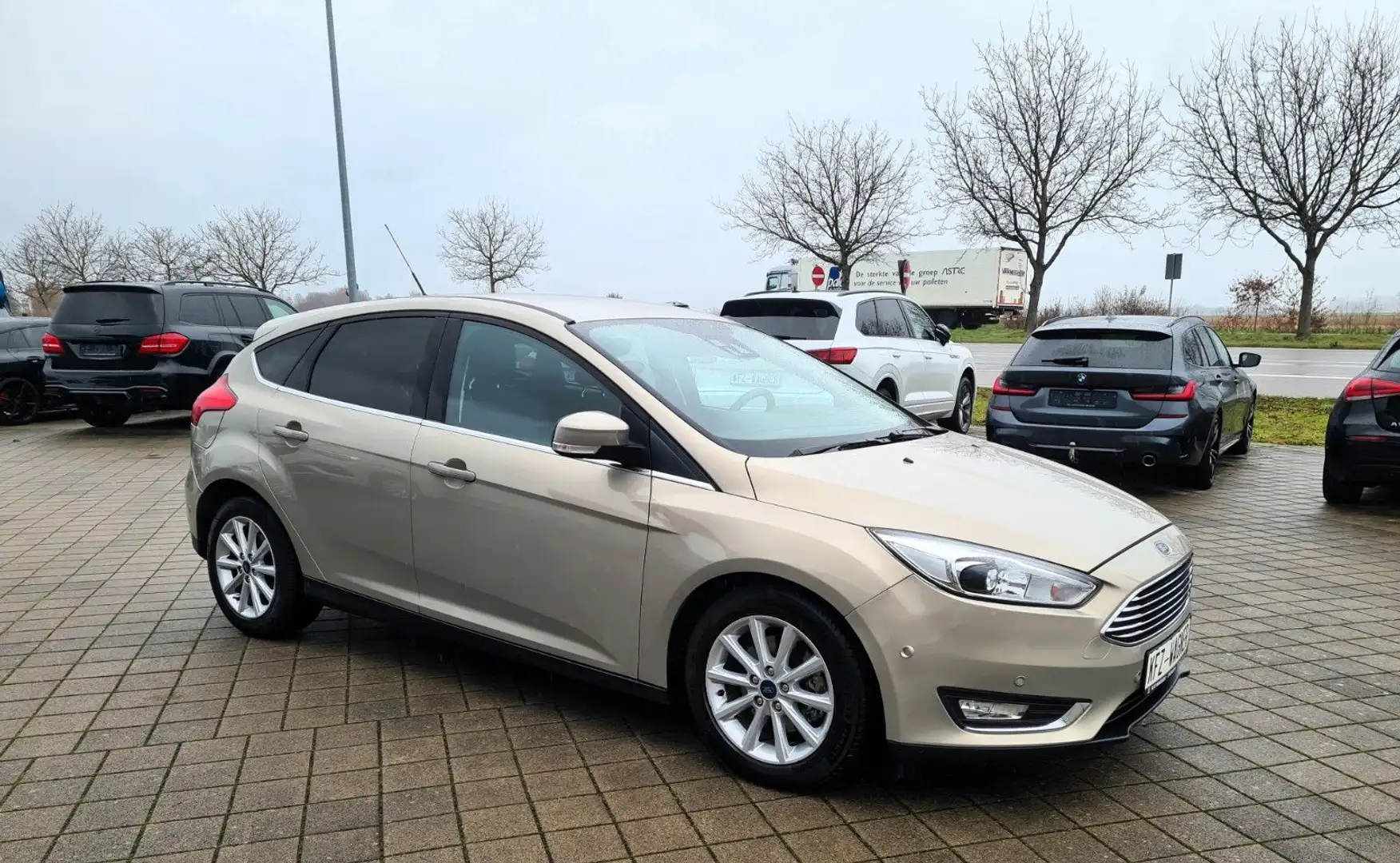 Ford Focus Automatik Titanium 1.HAND KAMERA Grijs - 2