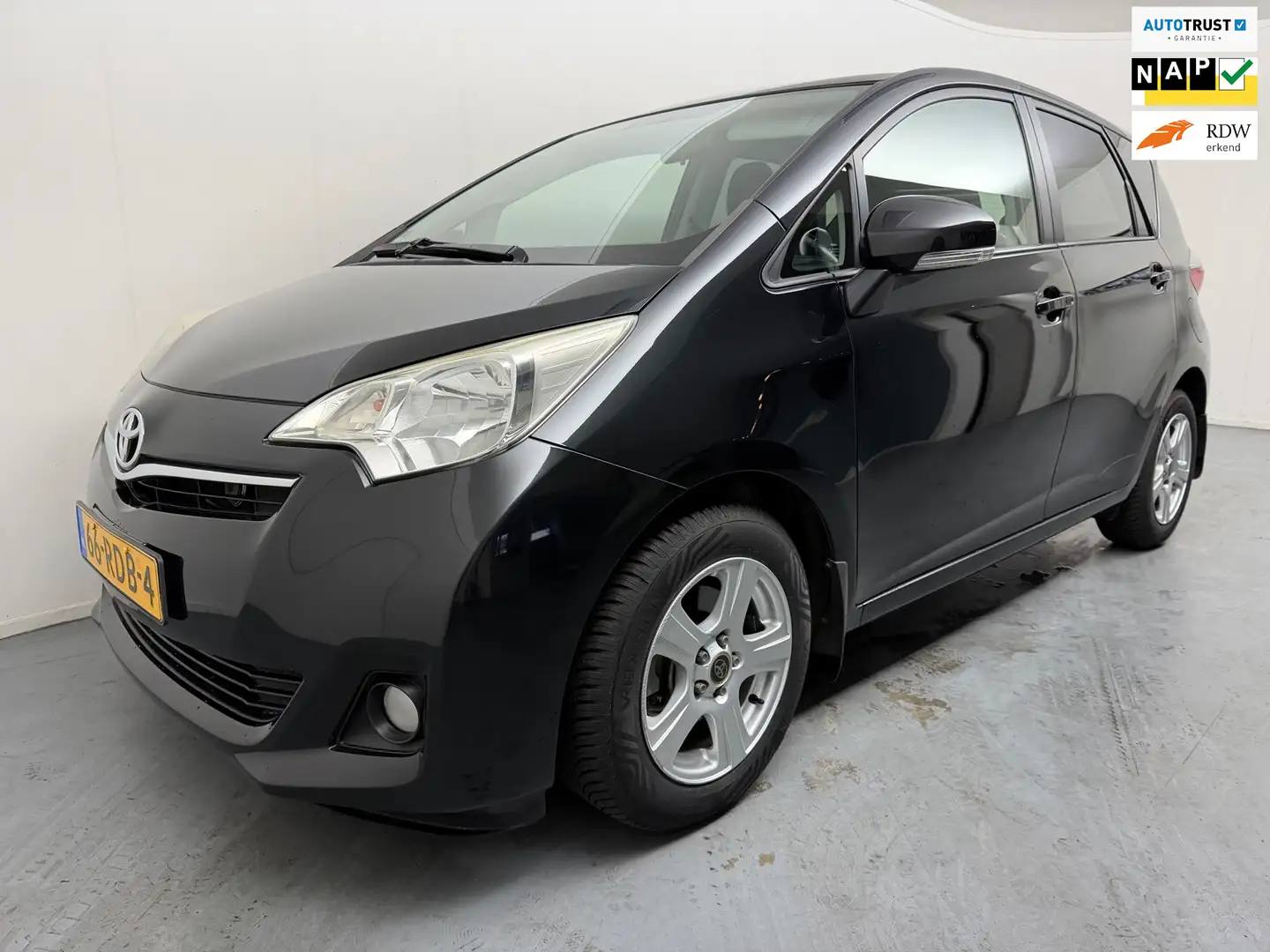 Toyota Verso-S 1.3 VVT-i Aspiration # Pano # Clima # Camera # Nav Schwarz - 1