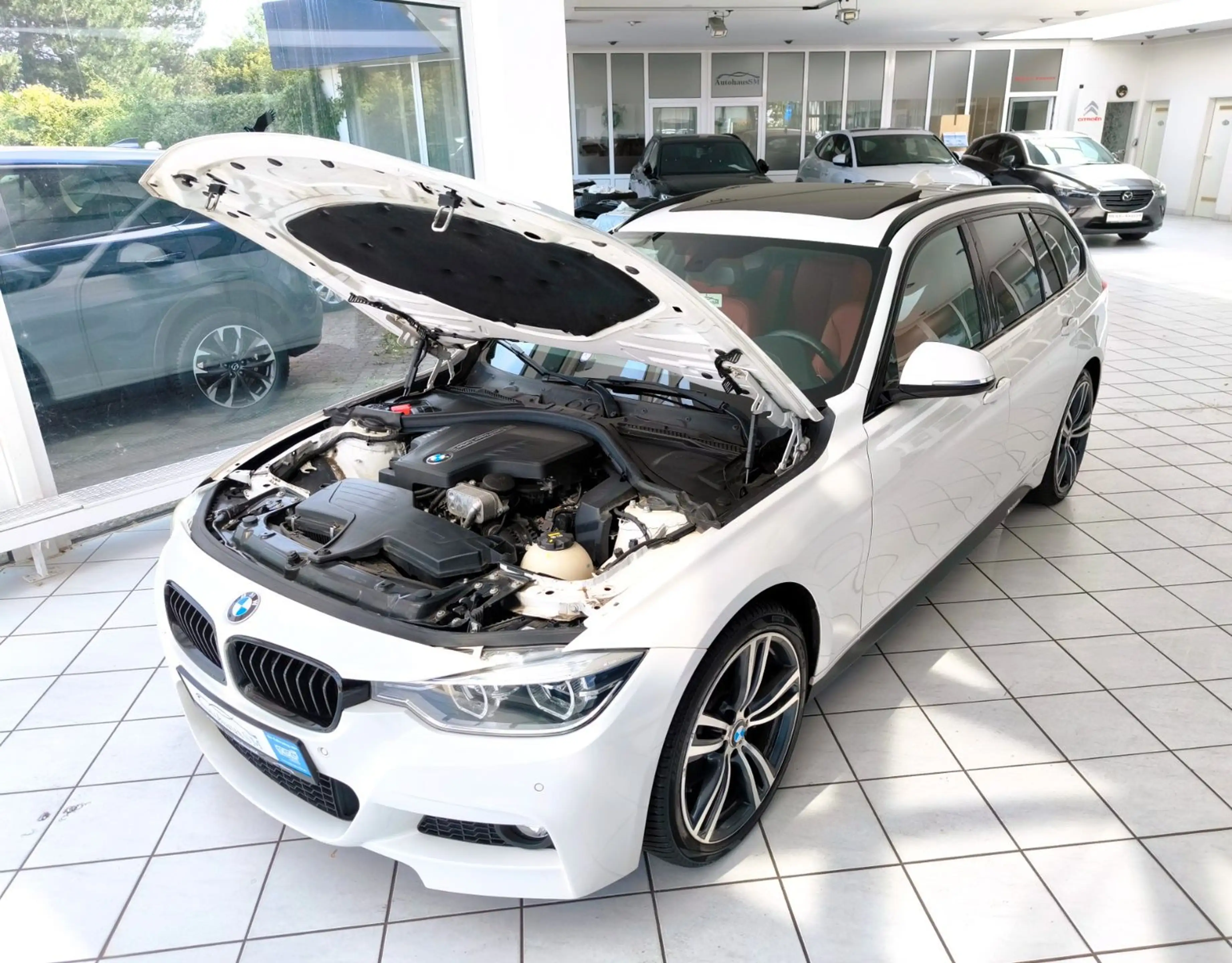 BMW 328 i xDrive Touring*M-Paket*Hud*H&K* — photo 11
