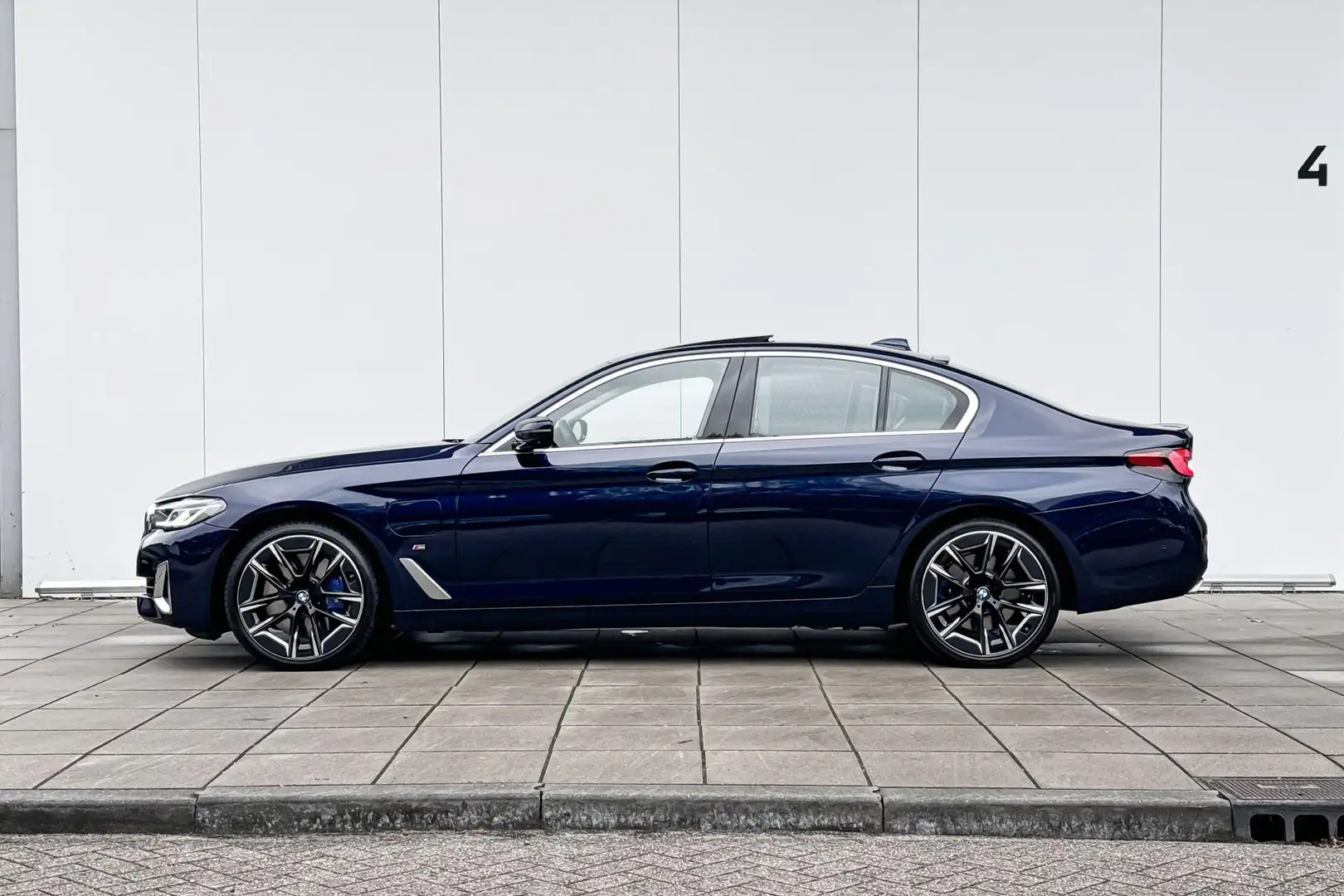 BMW 545 5 Serie Sedan 545e xDrive High Executive M-Sport A Bleu - 2