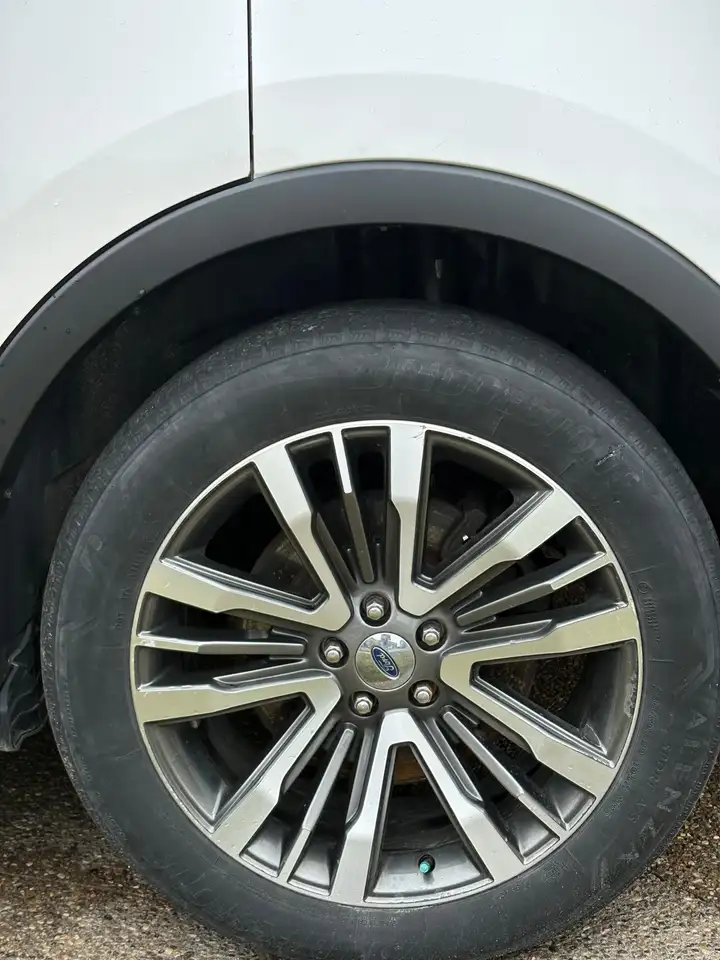 Ford Explorer снимка Ford Explorer
