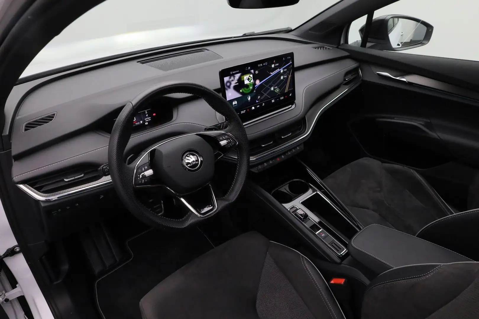 Skoda Enyaq iV 60 180 pk Sportline | Panoramadak | Matrix LED Wit - 2
