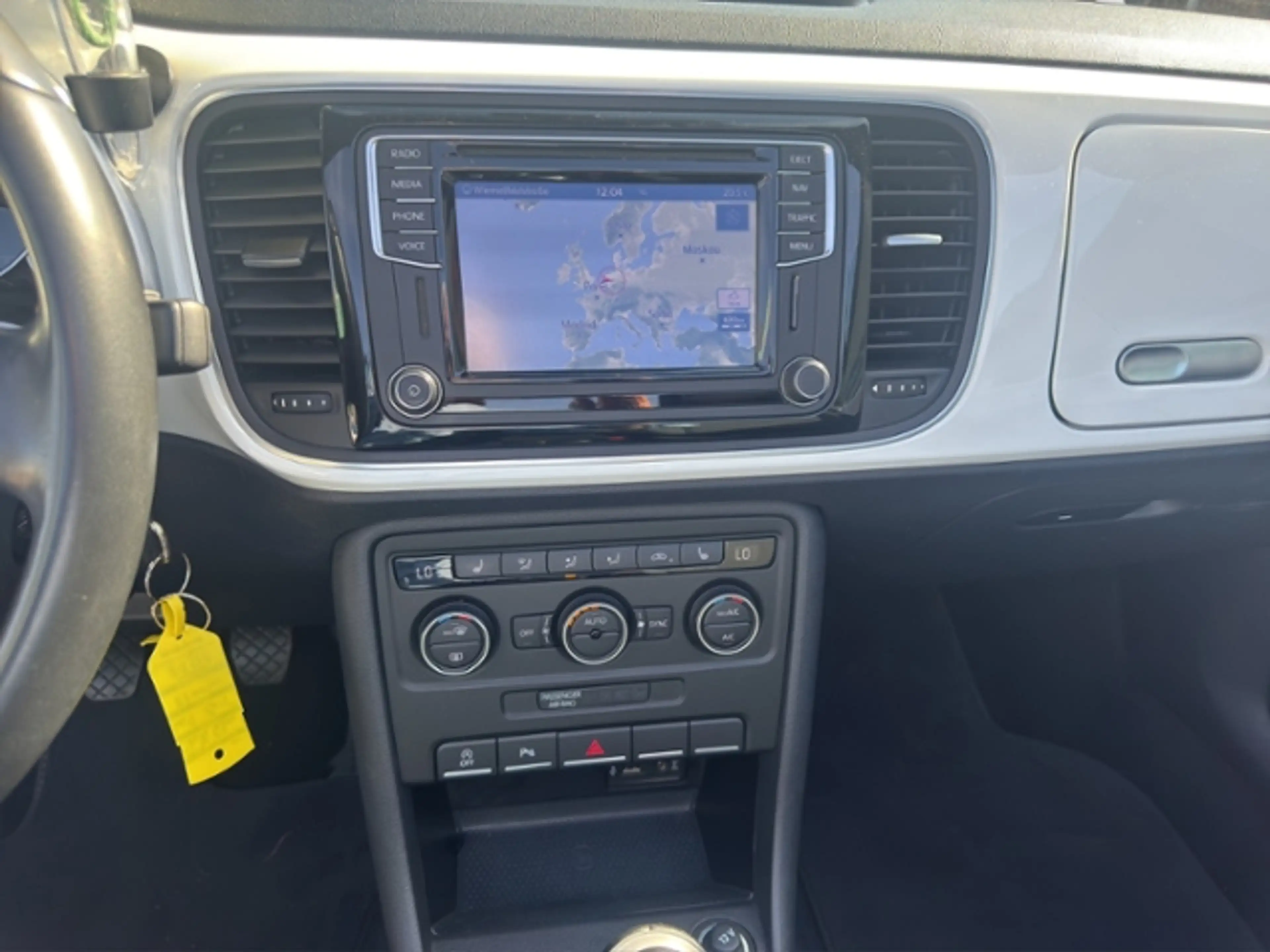 Volkswagen Beetle Cabriolet Design 1,2 l TSI Xenon Navi — photo 13