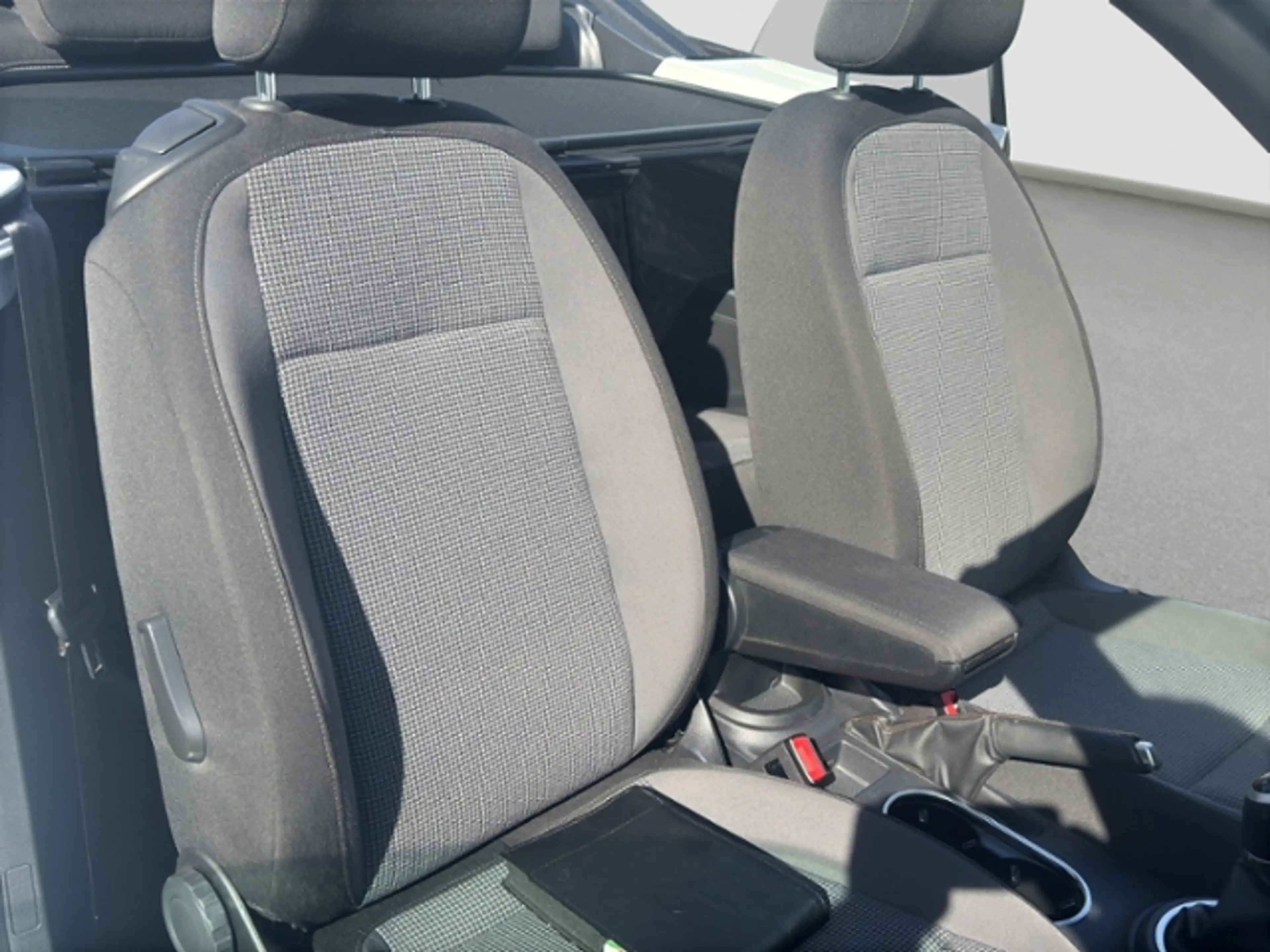 Volkswagen Beetle Cabriolet Design 1,2 l TSI Xenon Navi — photo 24