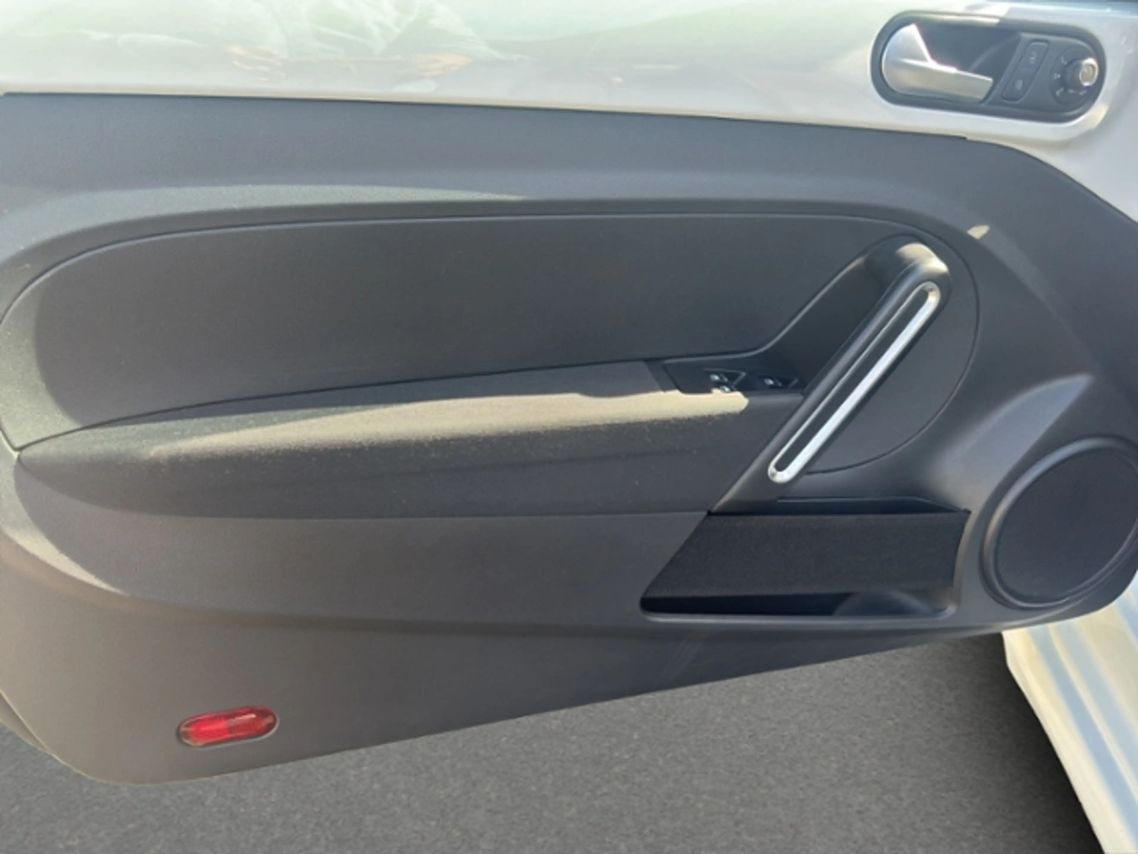 Volkswagen Beetle Cabriolet Design 1,2 l TSI Xenon Navi — photo 16