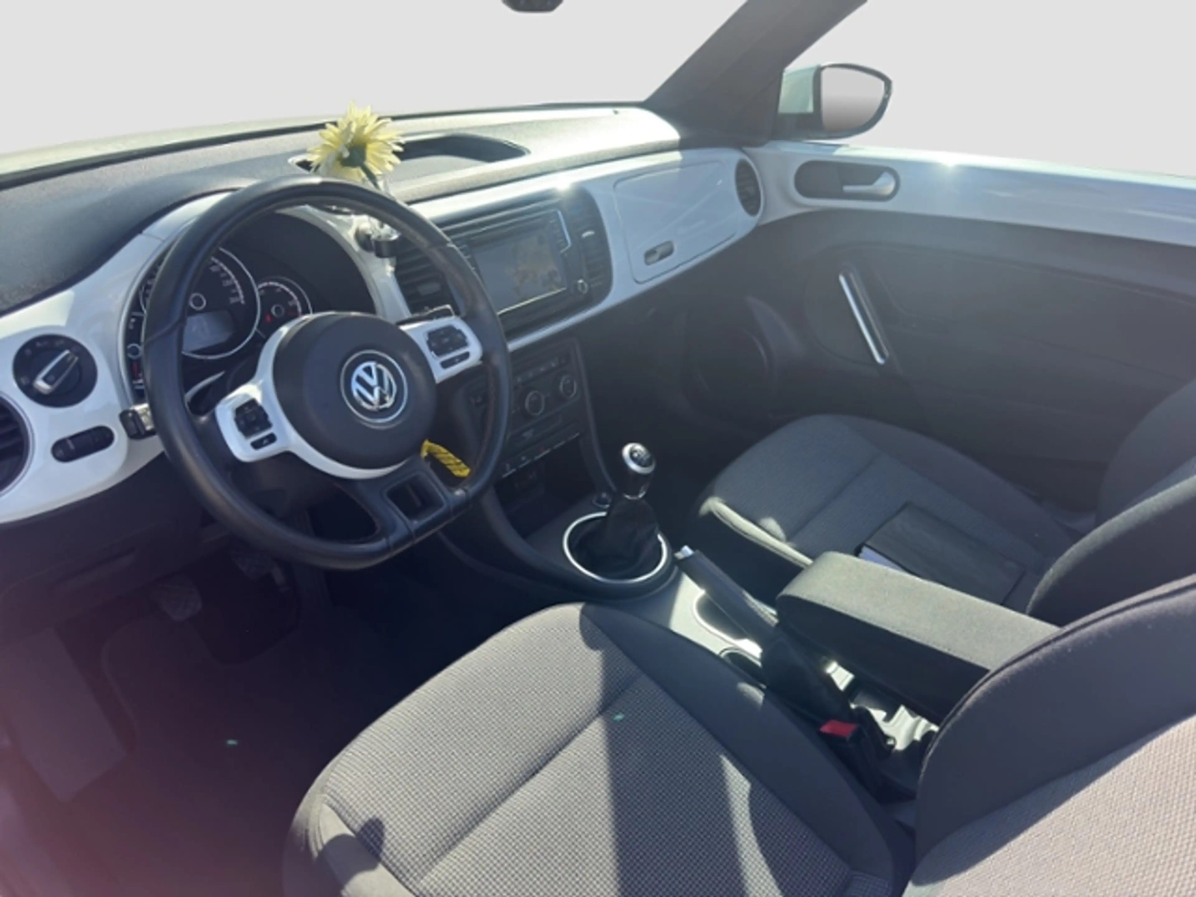 Volkswagen Beetle Cabriolet Design 1,2 l TSI Xenon Navi — photo 9