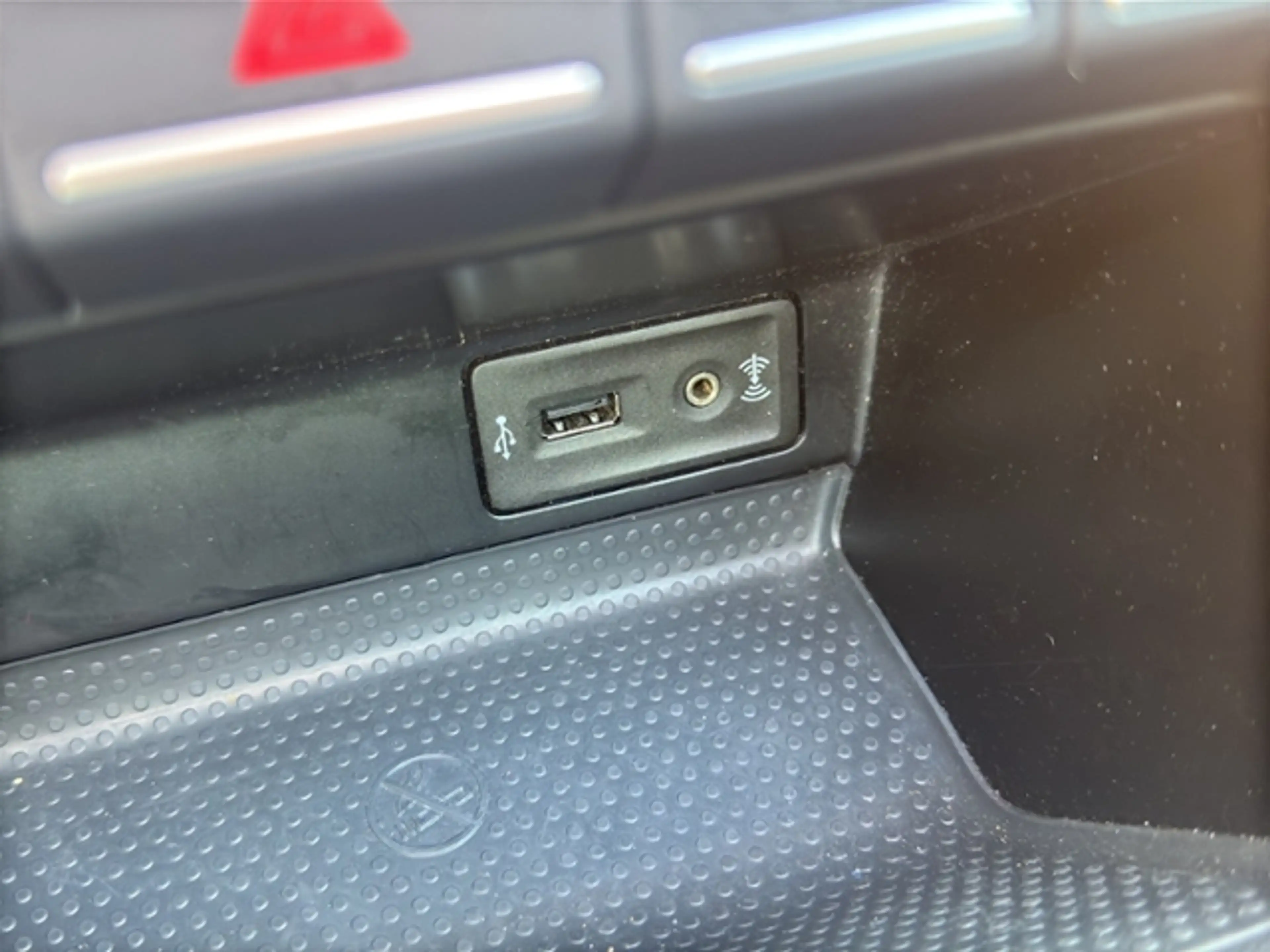 Volkswagen Beetle Cabriolet Design 1,2 l TSI Xenon Navi — photo 21