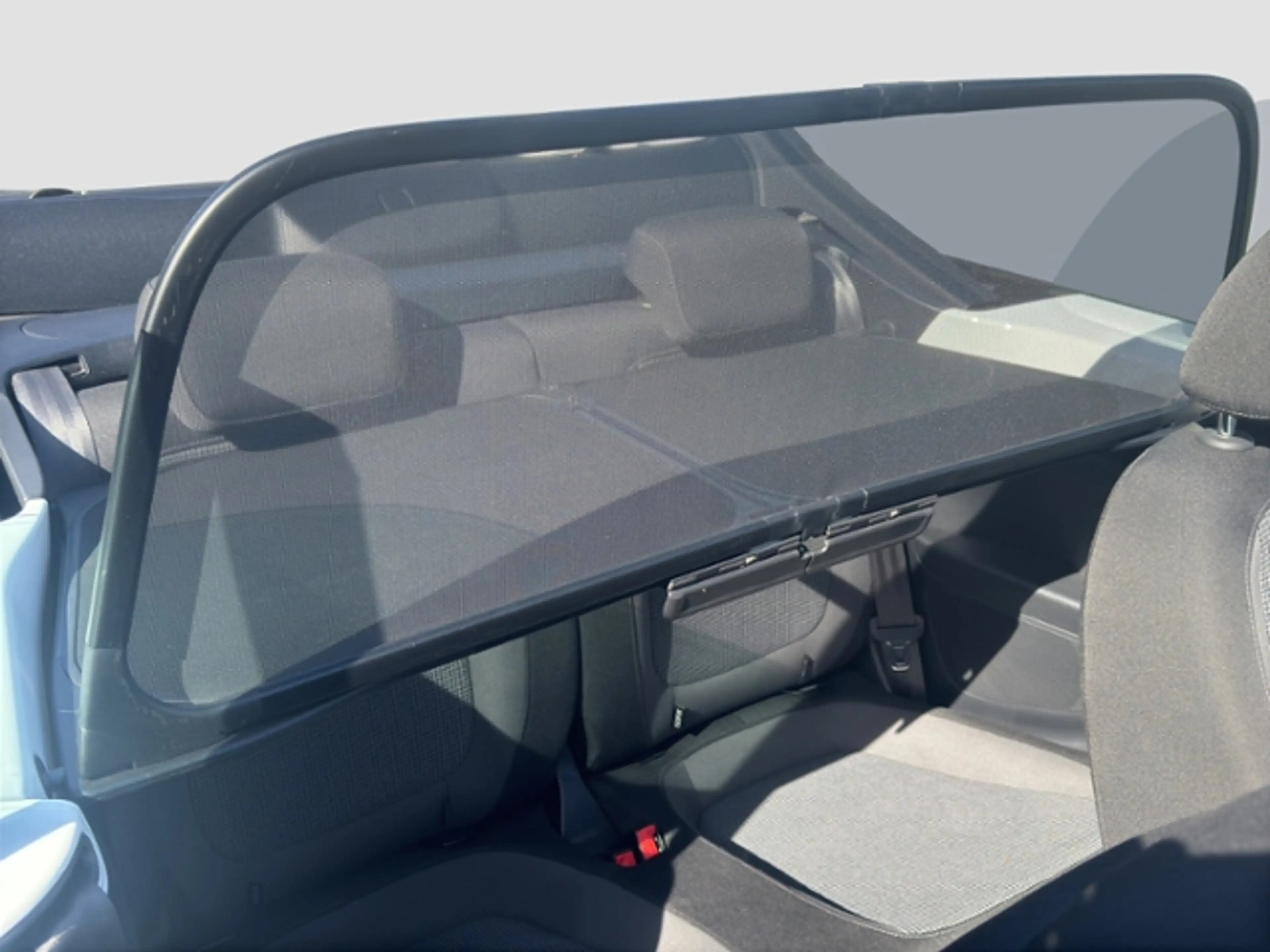 Volkswagen Beetle Cabriolet Design 1,2 l TSI Xenon Navi — photo 25