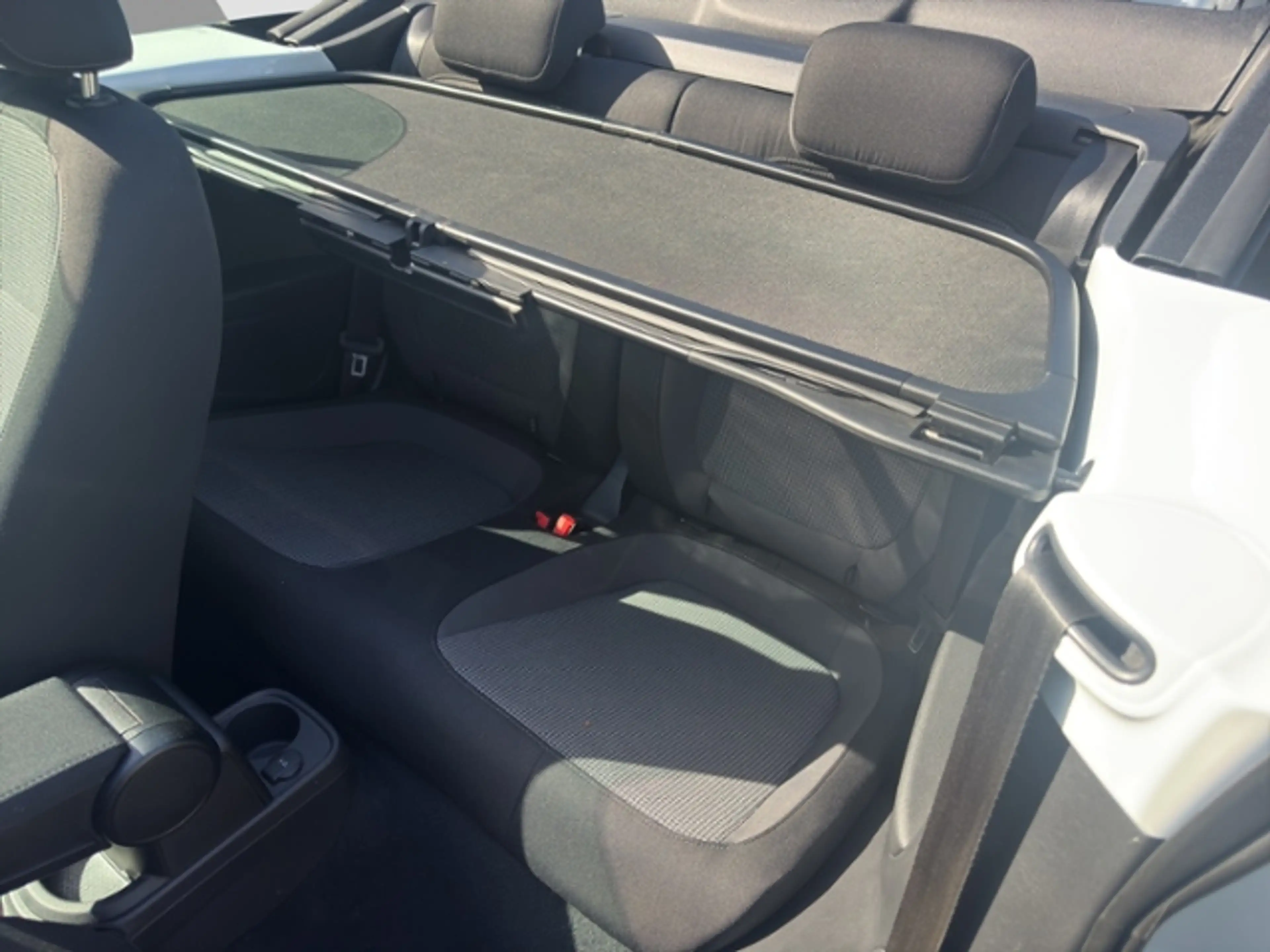 Volkswagen Beetle Cabriolet Design 1,2 l TSI Xenon Navi — photo 17