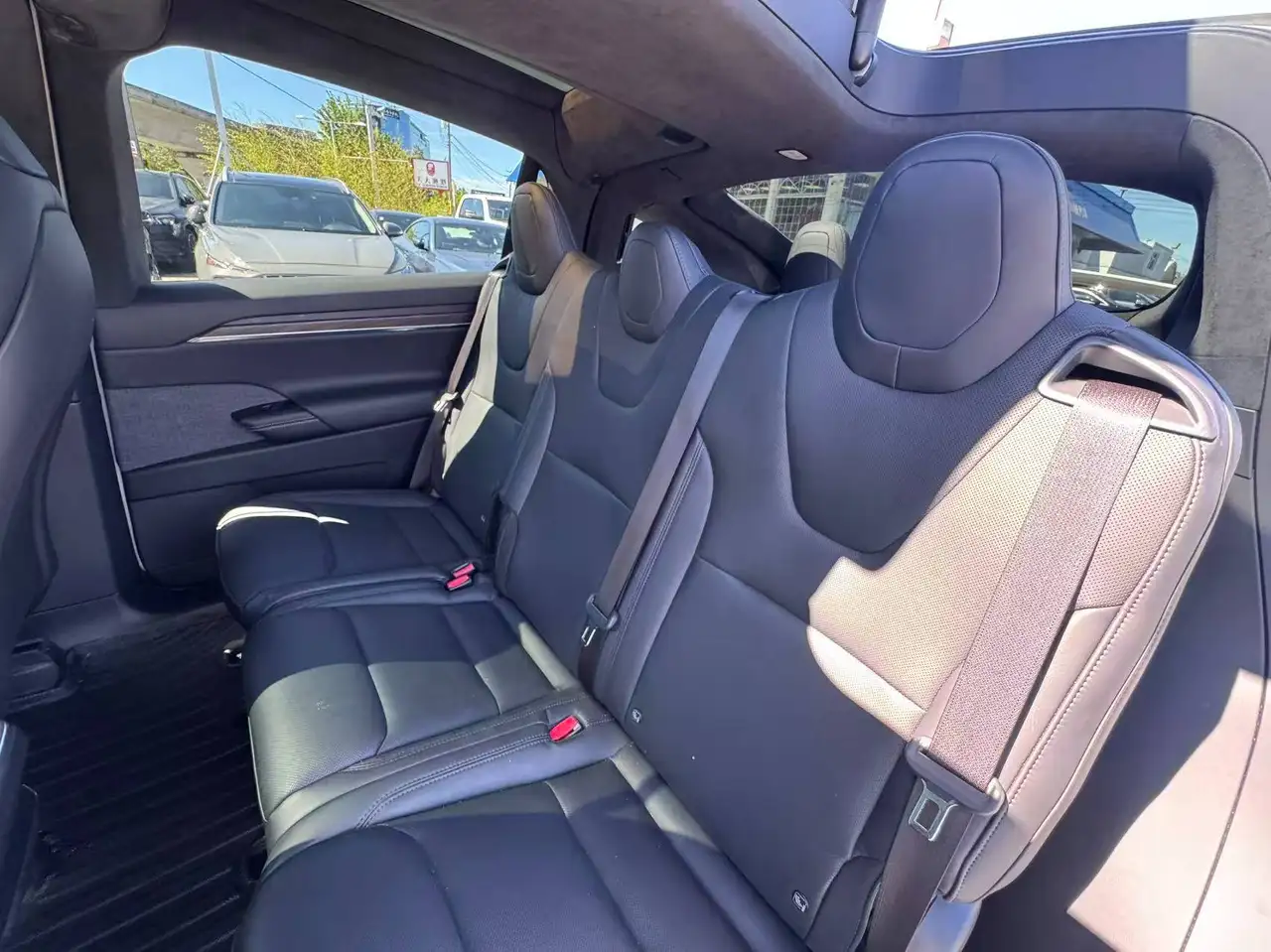 Tesla Model X fotografie Tesla Model X