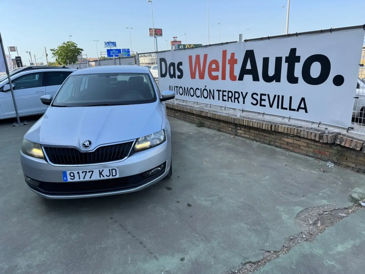 Skoda Rapid/Spaceback 1.4TSI Ambition DSG 92kW Grigio - 1