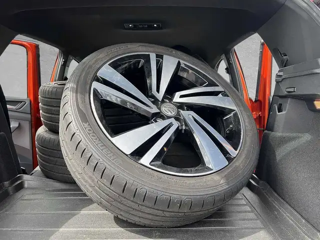 Volkswagen T-Cross view 9