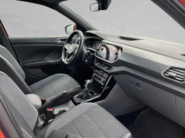 Volkswagen T-Cross view 5