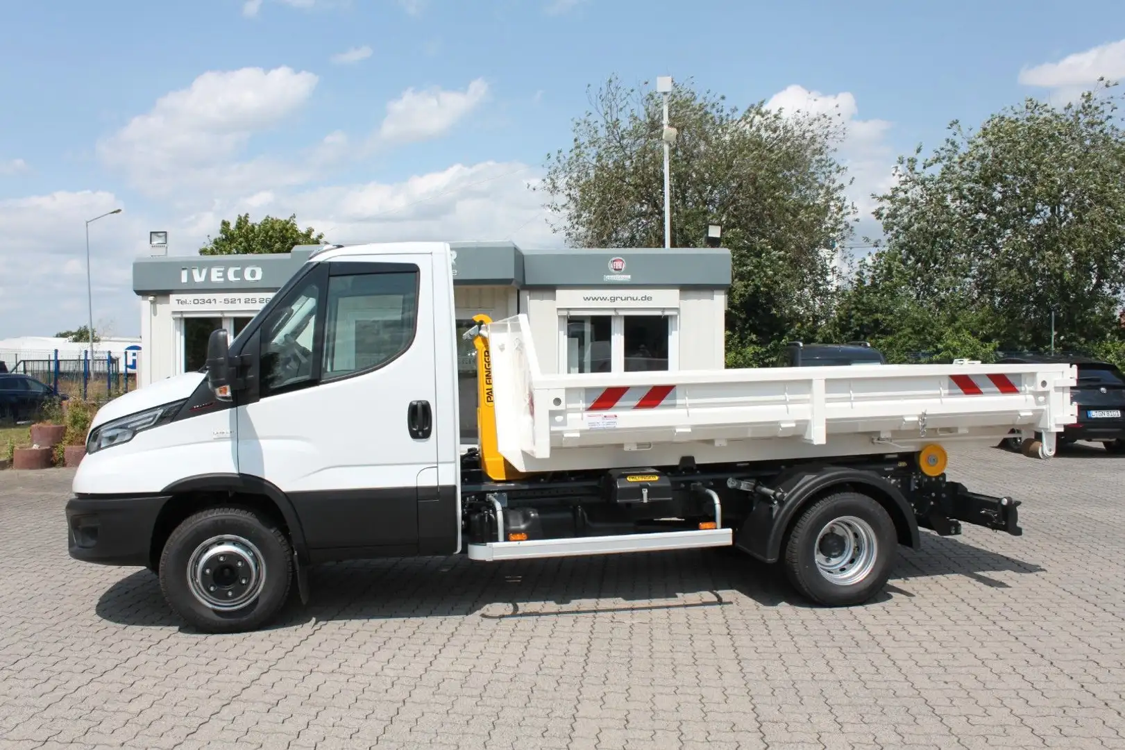 Iveco Daily 70C18H/P Palfinger mit Abrollcontainer Weiß - 2