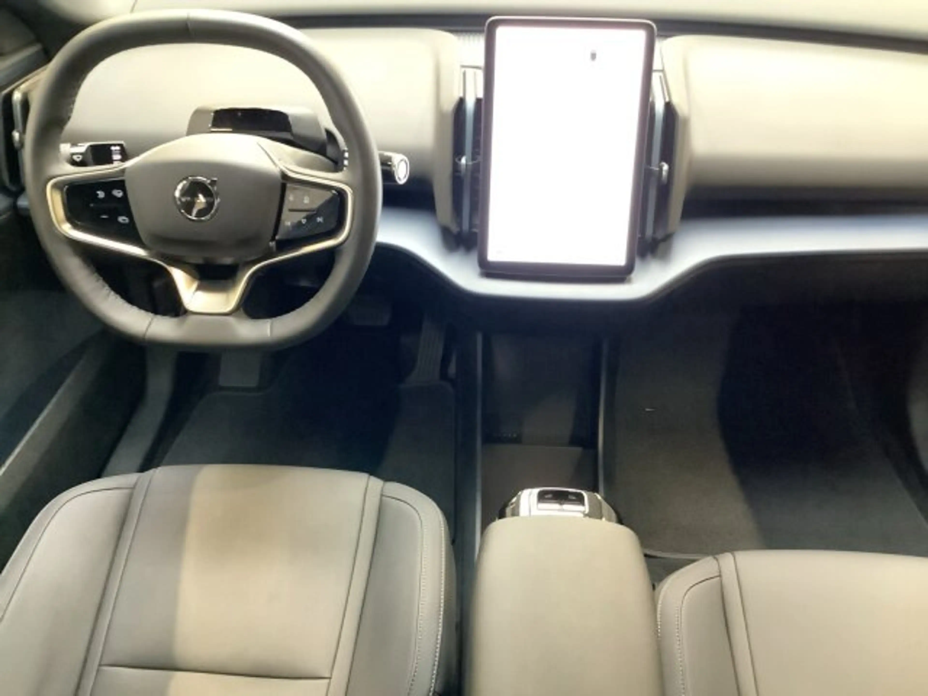 Volvo EX30 Core 2WD — photo 10
