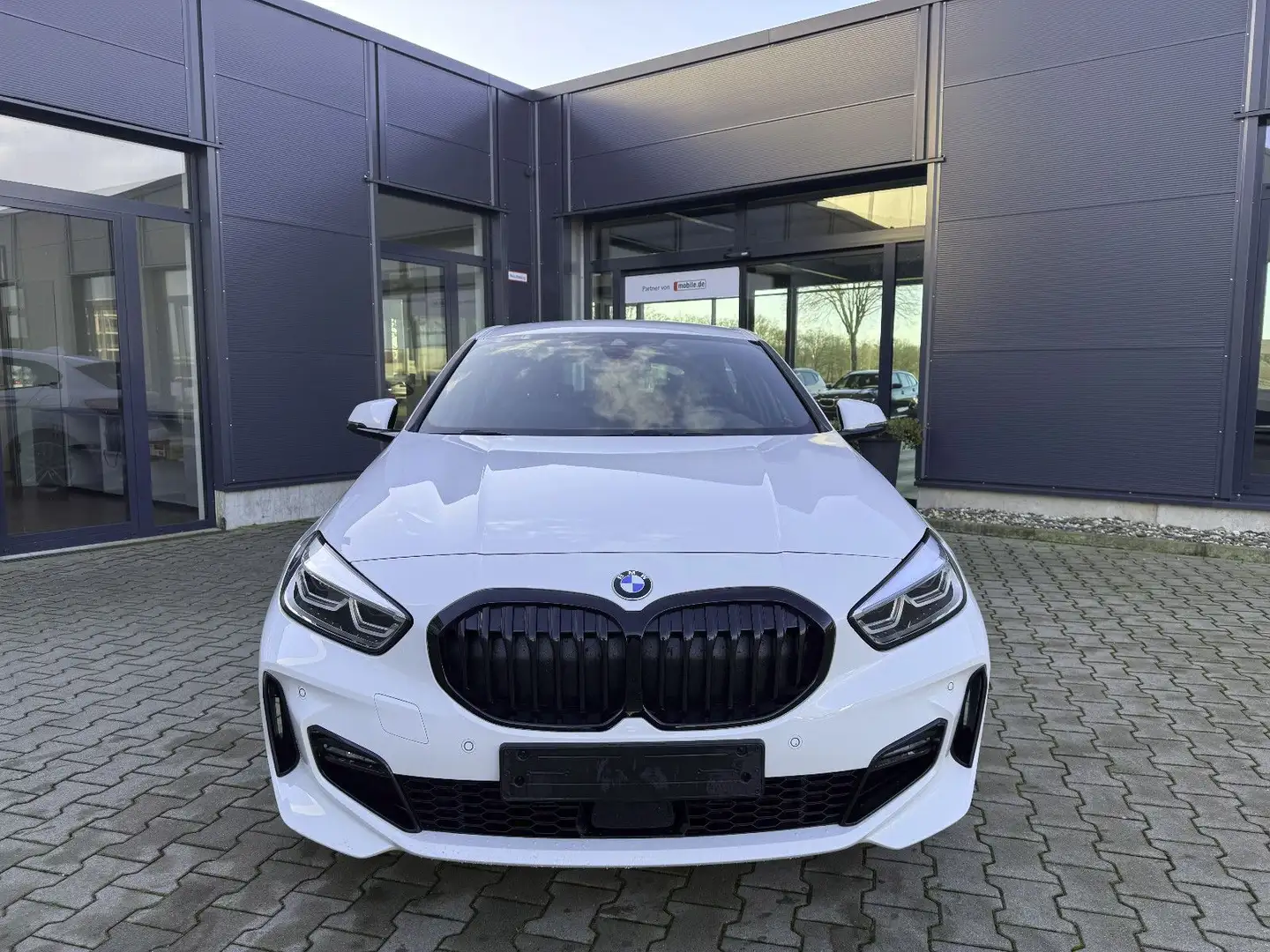 BMW 118 i M Sport Weiß - 2