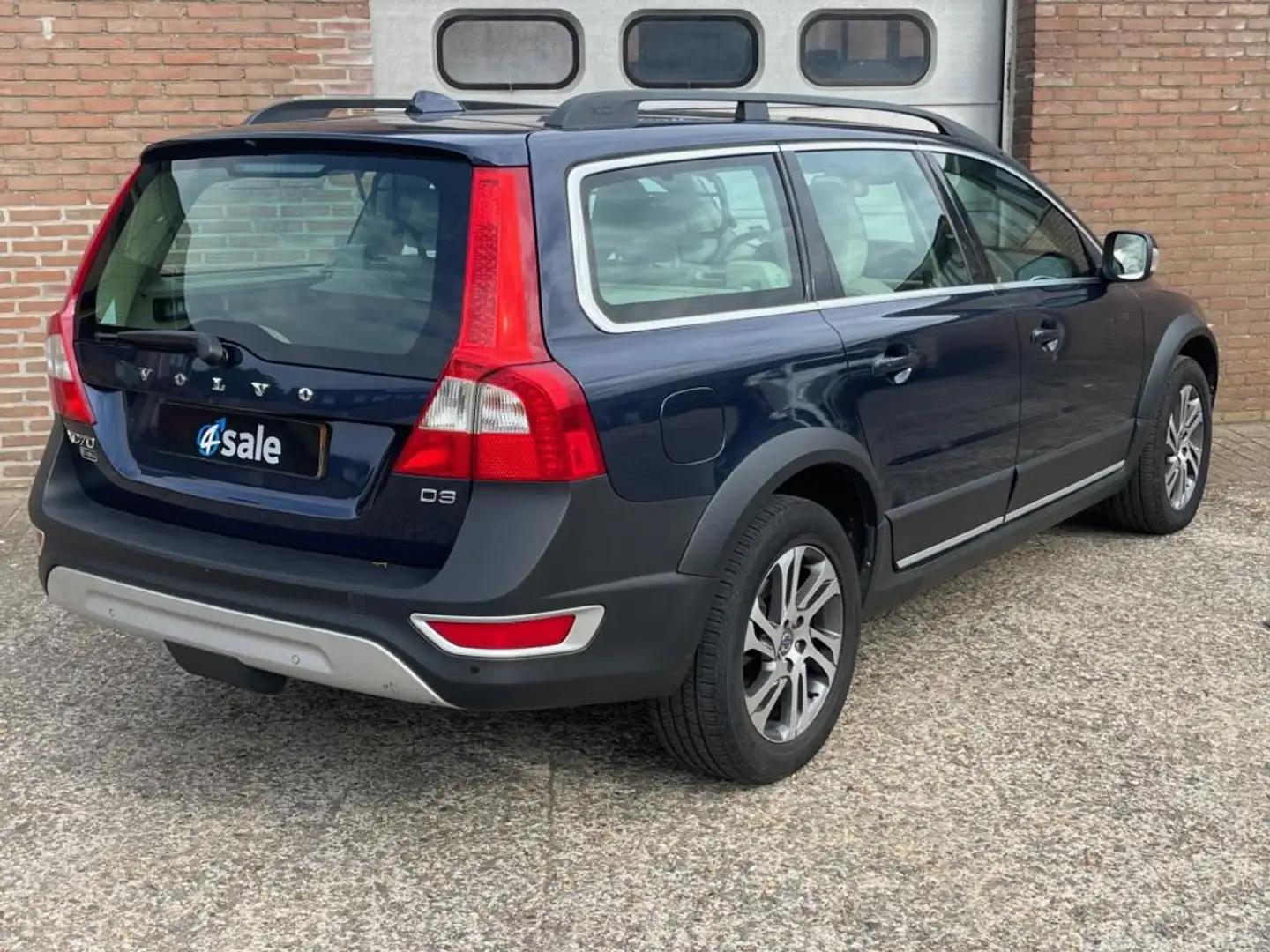 Volvo XC70 2.0 D3 FWD Limited Edition Luxury 5 cilinder Autom Blauw - 2