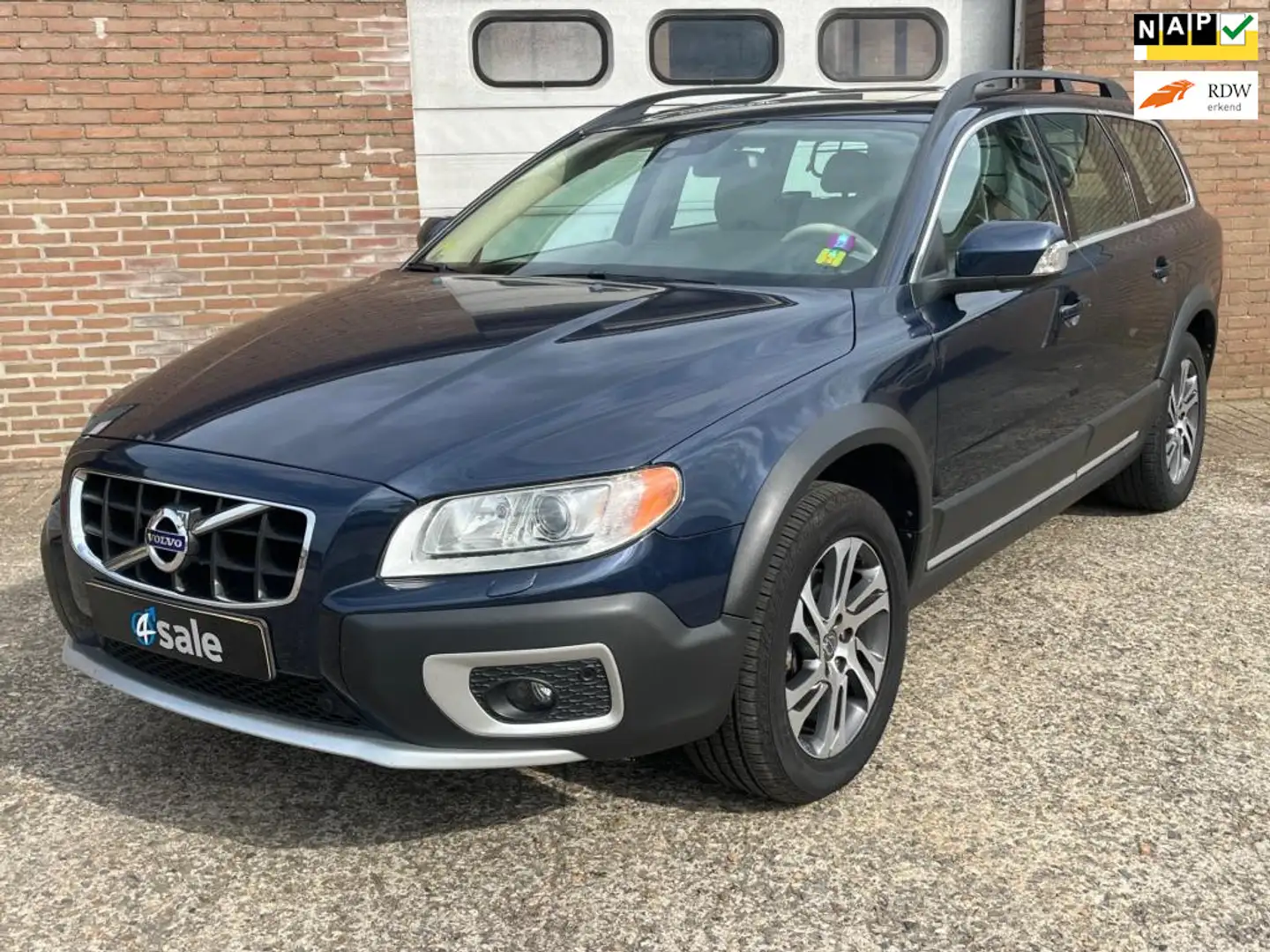 Volvo XC70 2.0 D3 FWD Limited Edition Luxury 5 cilinder Autom Blauw - 1
