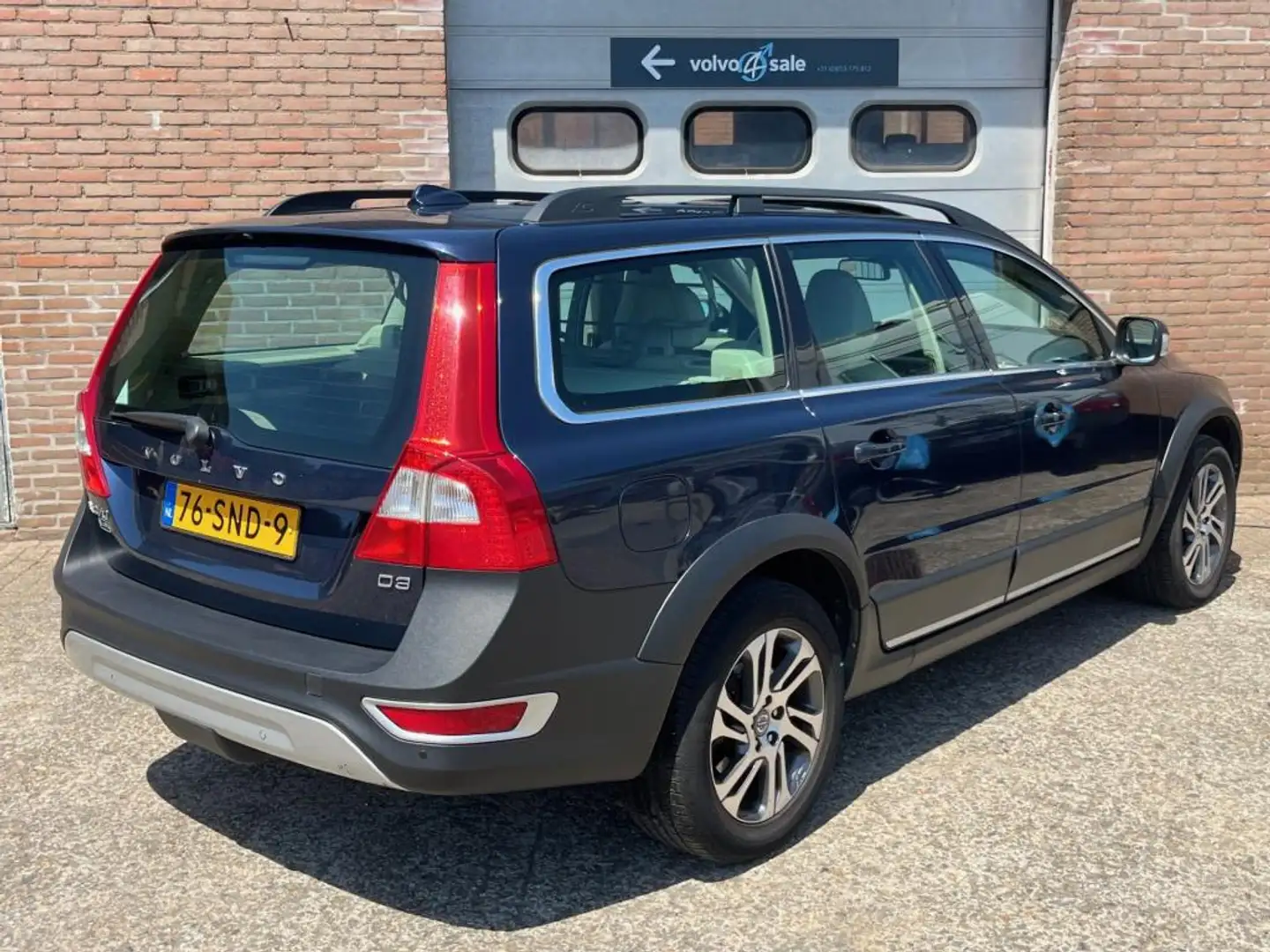 Volvo XC70 2.0 D3 FWD Limited Edition Luxury Automaat Schuifd Blauw - 2