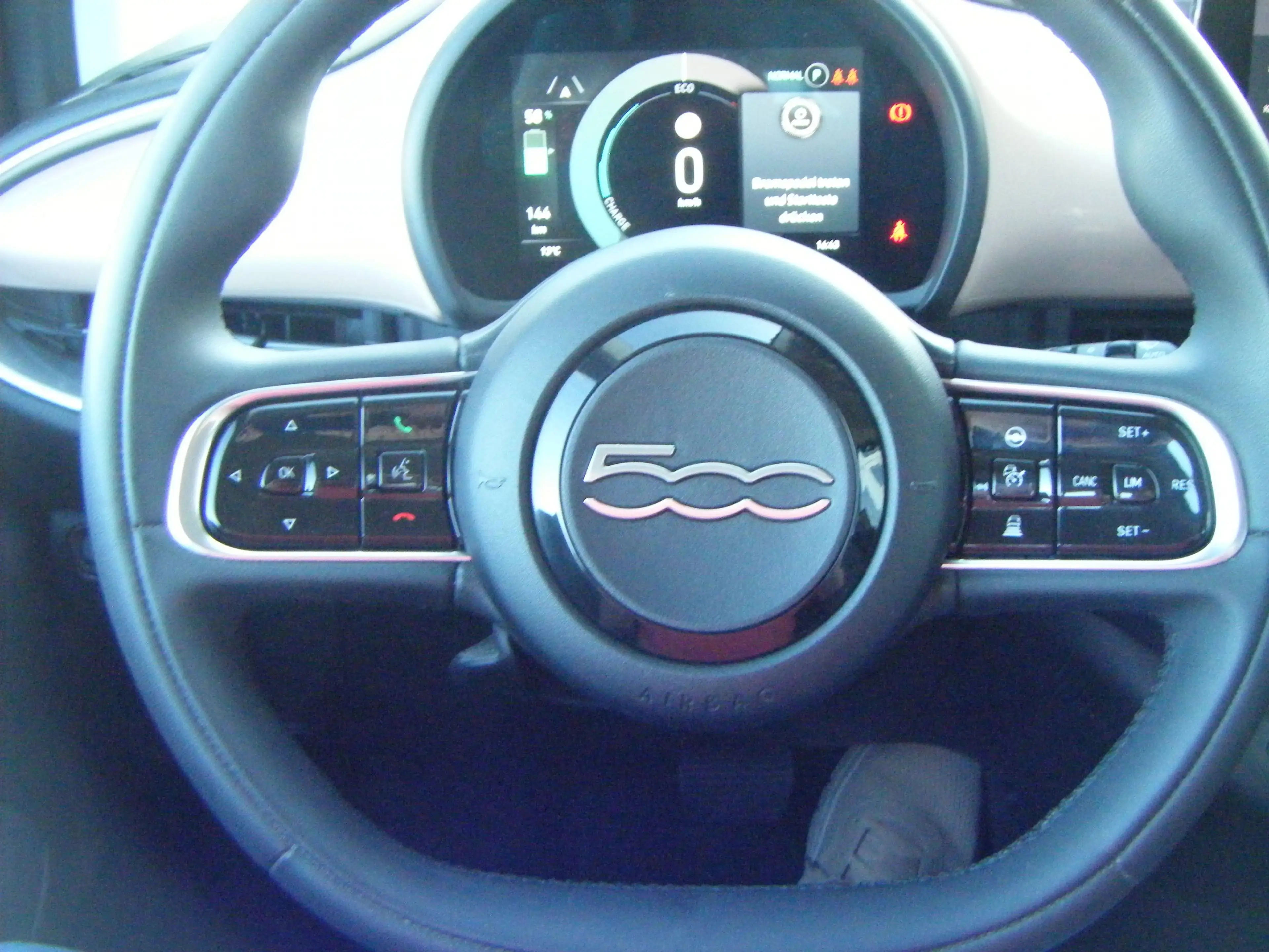 Fiat 500e 3+1 Icon*42 KW/h AKKU*CO-DRIVER-PAKET* WINTER-PAKET-KOMFOR-PAKET** — photo 12