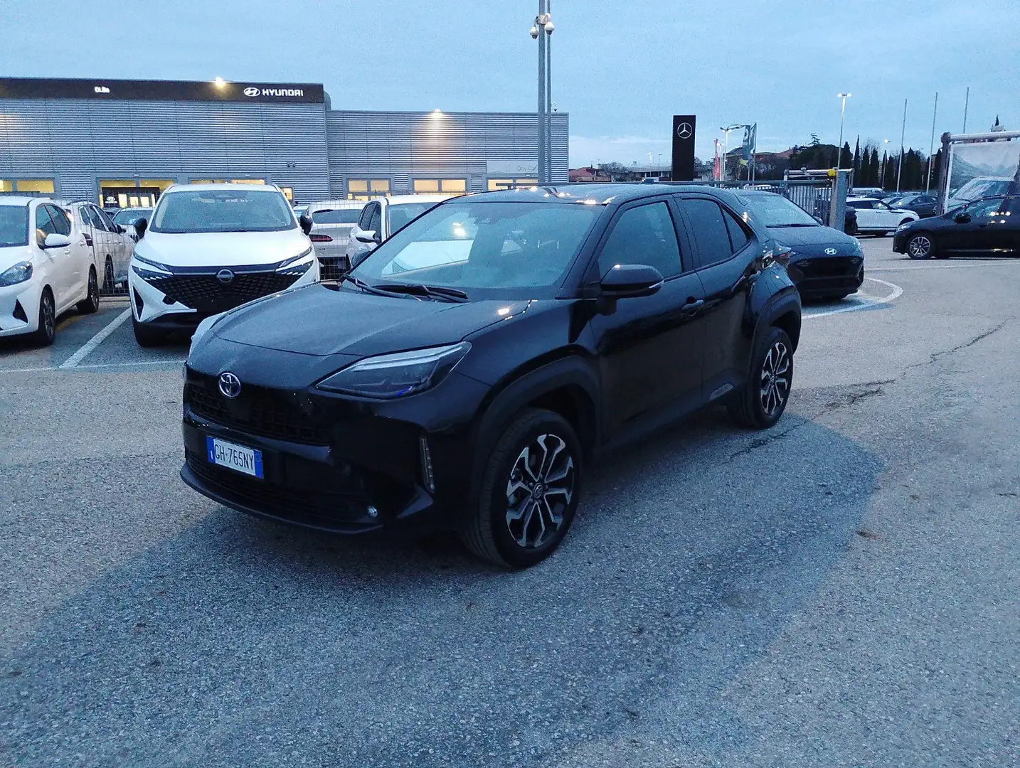 Toyota Yaris Cross 1.5h Trend awd-i 116cv e-cvt Noir - 1