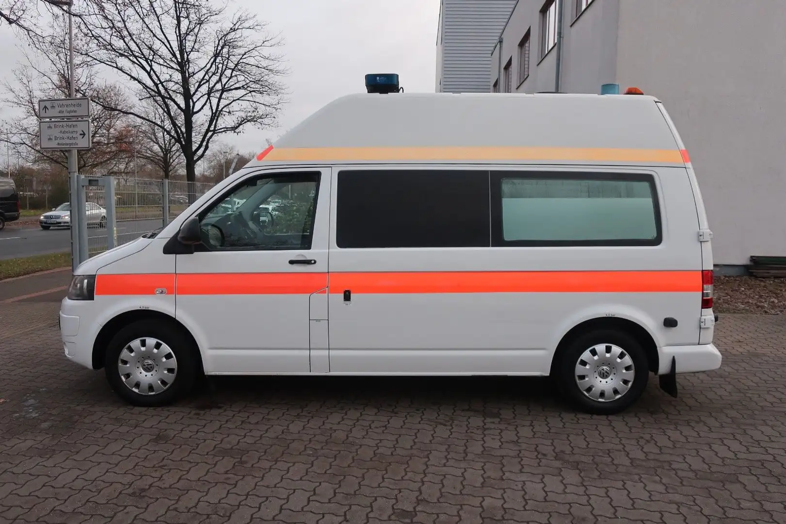Volkswagen T5 Transporter Hochdach lang KTW Klima Automatik Weiß - 2