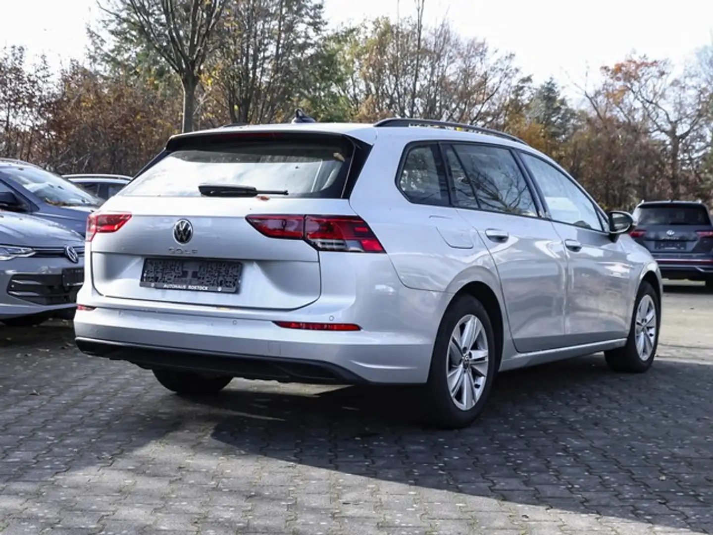 Volkswagen Golf VIII Variant 1.5 eTSI DSG Life ACC LED-PLUS NAVI Silber - 2